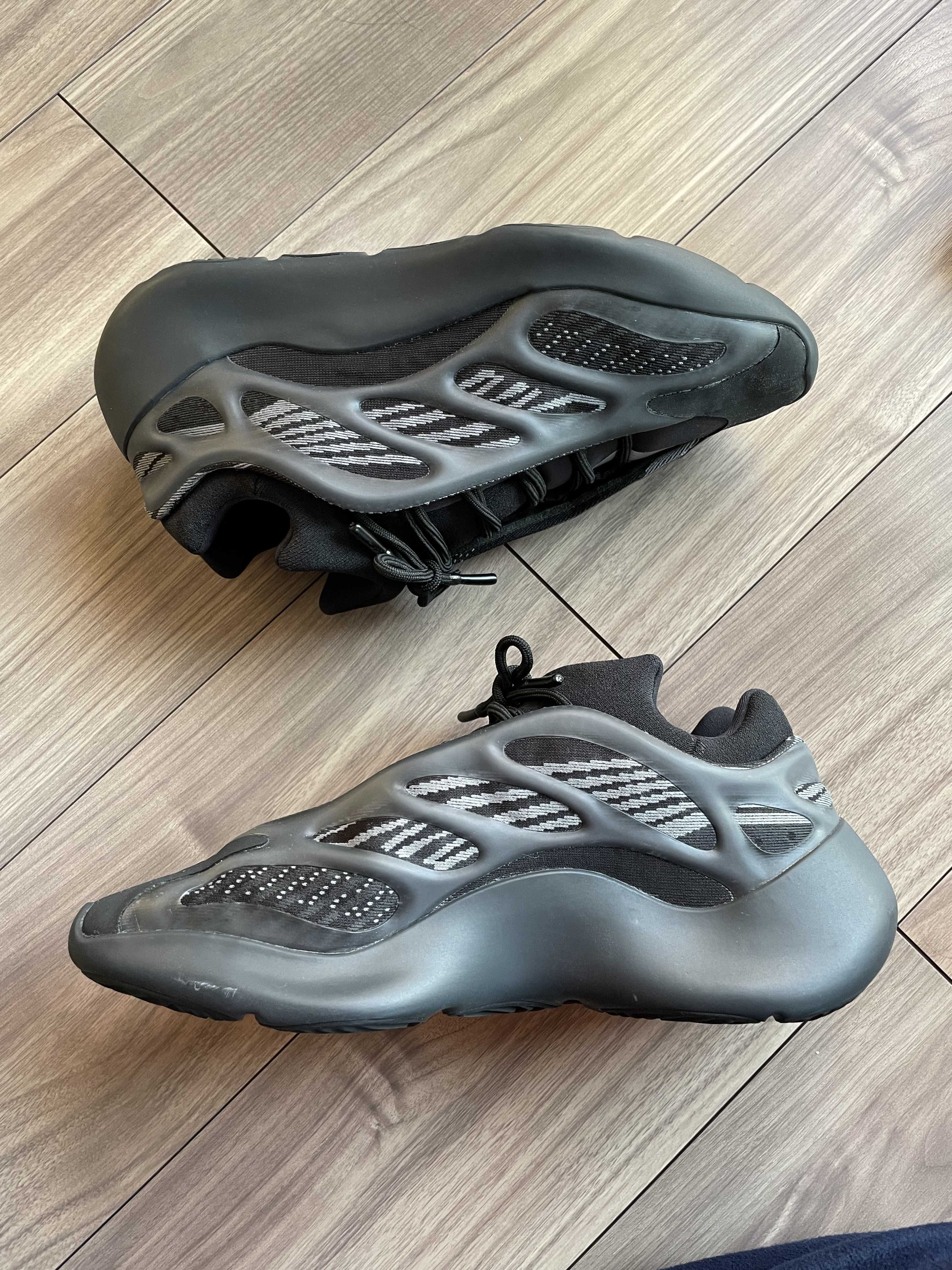adidas YEEZY 700V3 "Alvah"