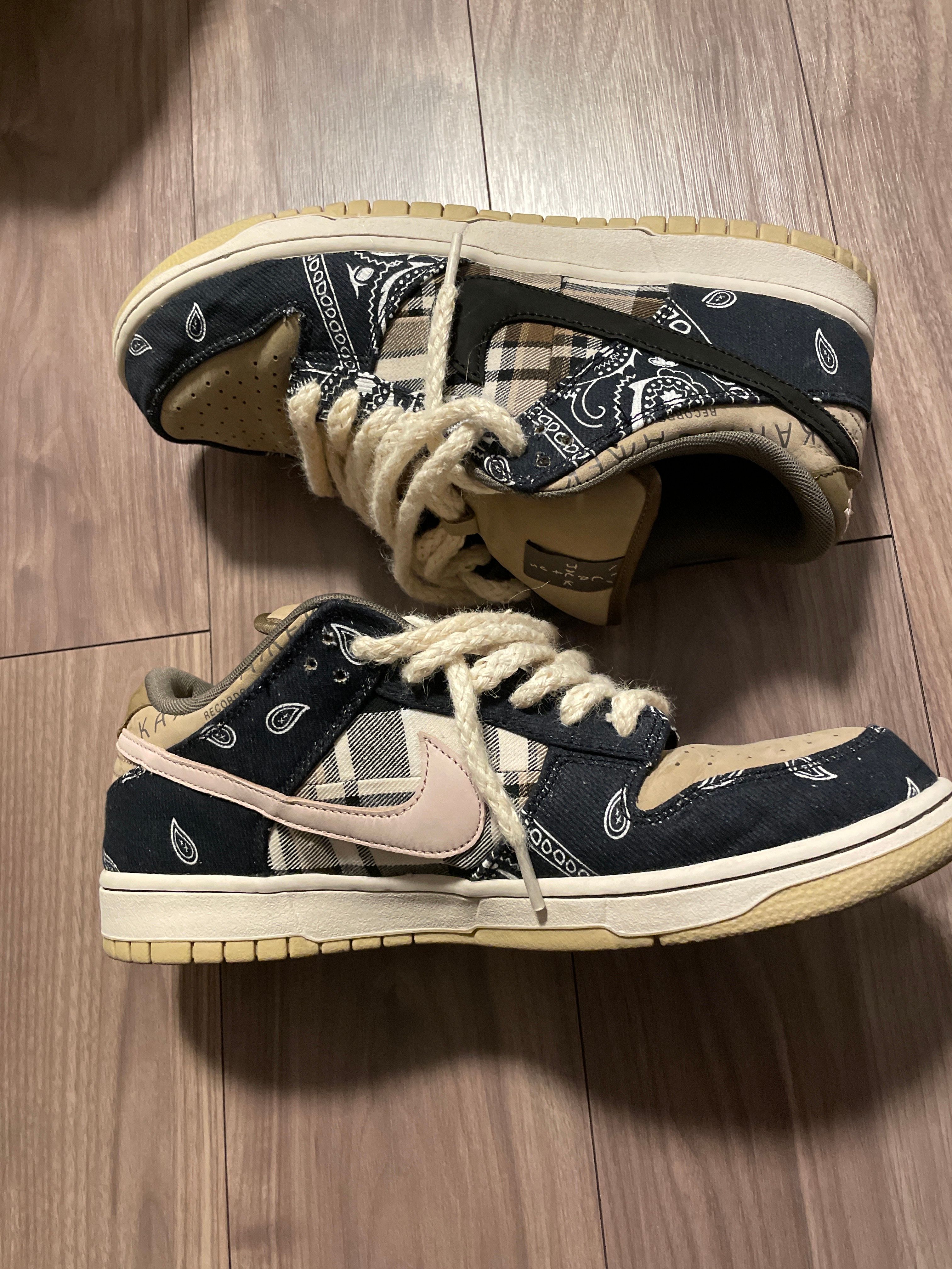 Travis Scott × Nike SB Dunk Low "Black/Parachute Beige"