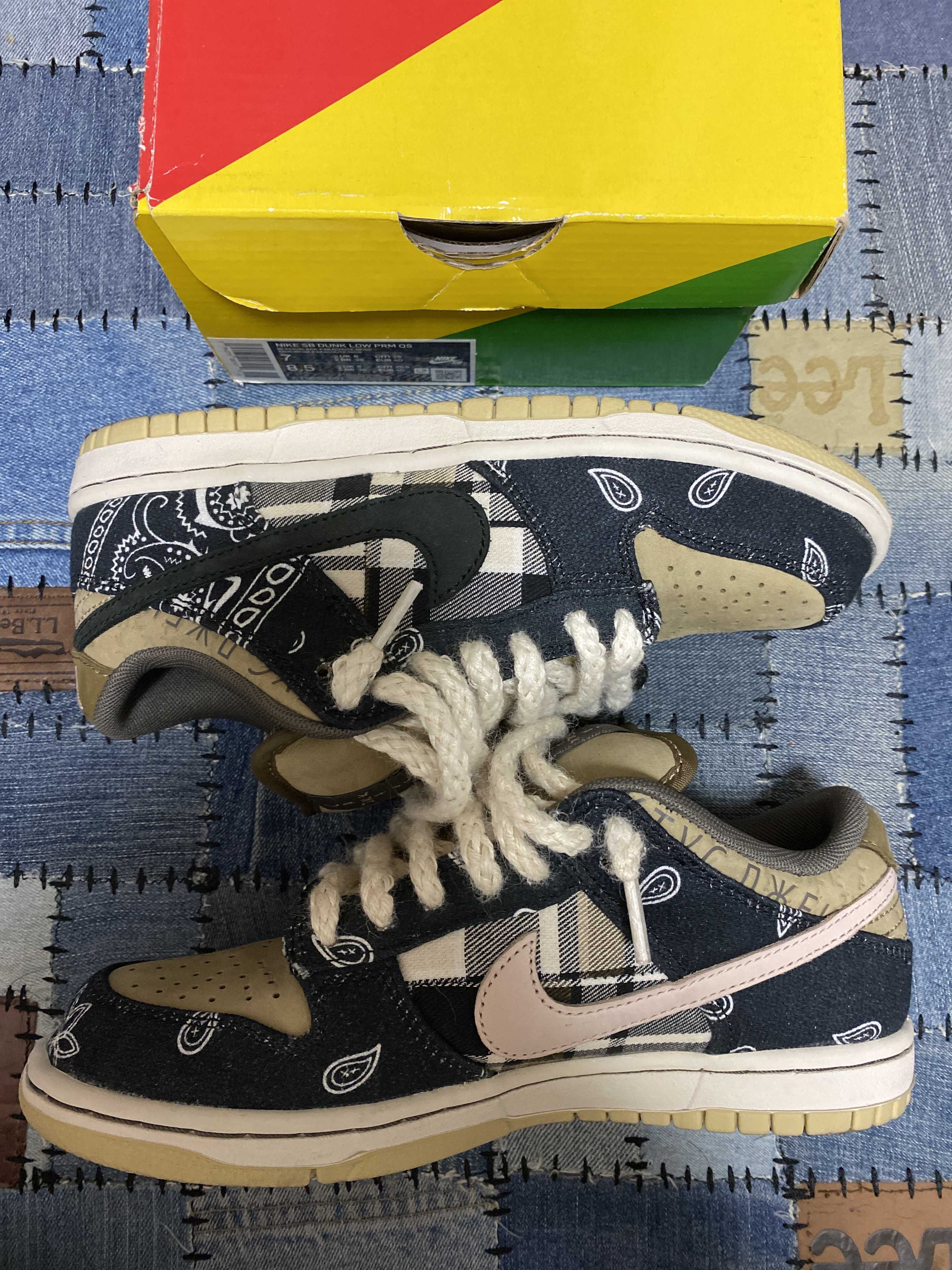 Travis Scott × Nike SB Dunk Low "Black/Parachute Beige"