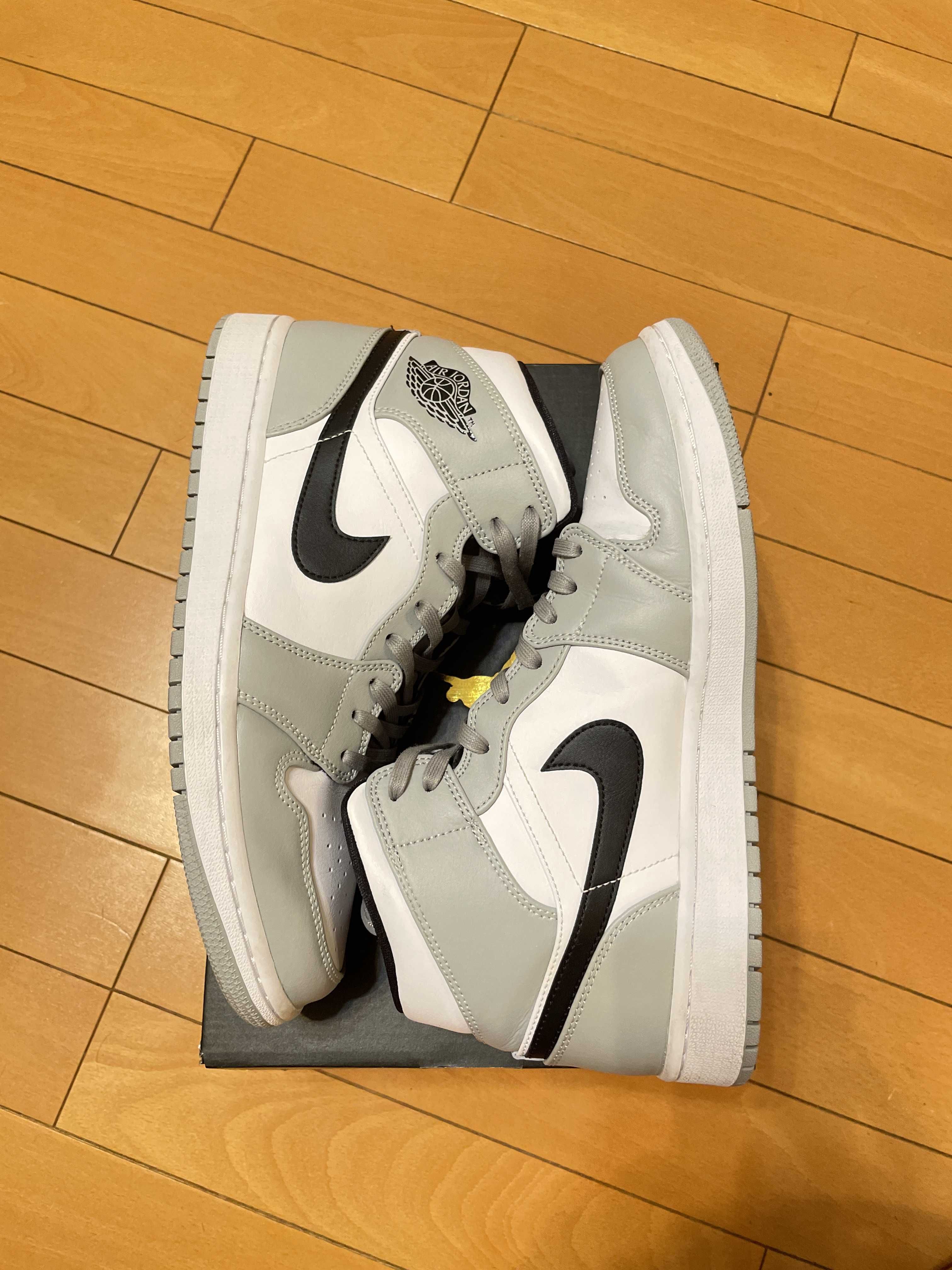 Nike Air Jordan 1 Mid "Light Smoke Grey/White/Black"