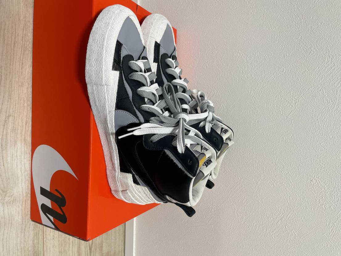 sacai × NIKE BLAZER MID "BLACK/WOLF GREY/WHITE"