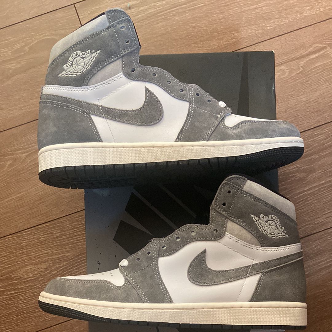 Nike Air Jordan 1 Retro High OG "Black and Smoke Grey"