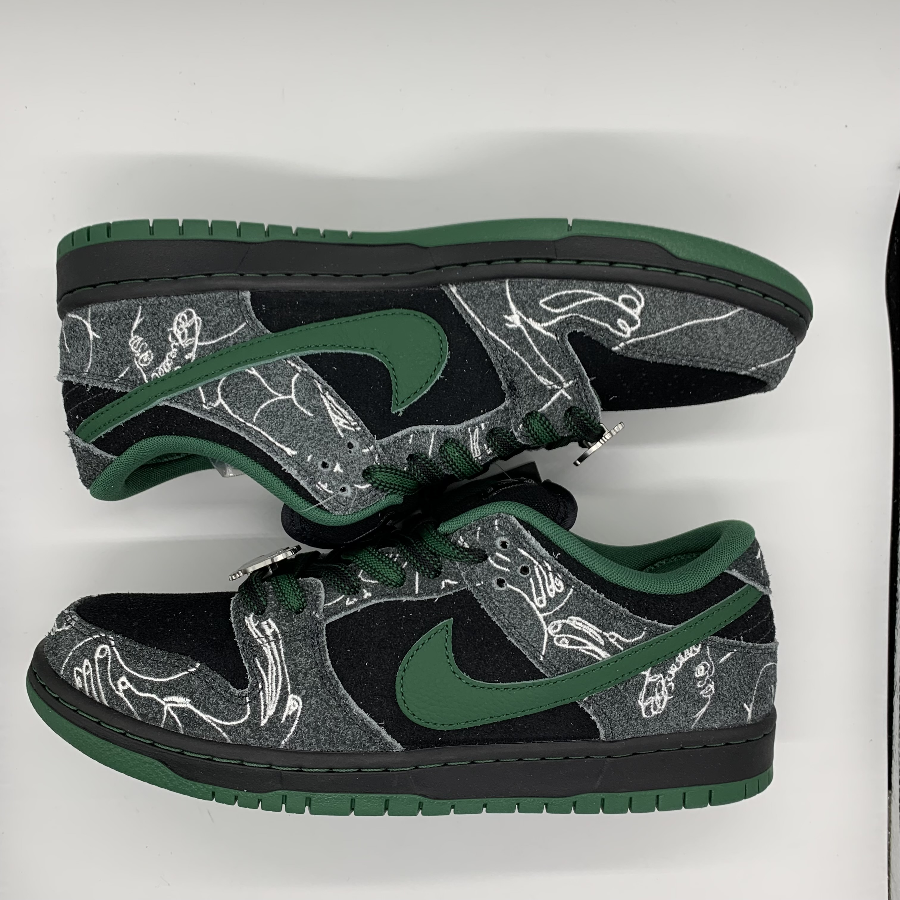 There Skateboards × Nike SB Dunk Low Pro "Anthracite and Gorge Green"