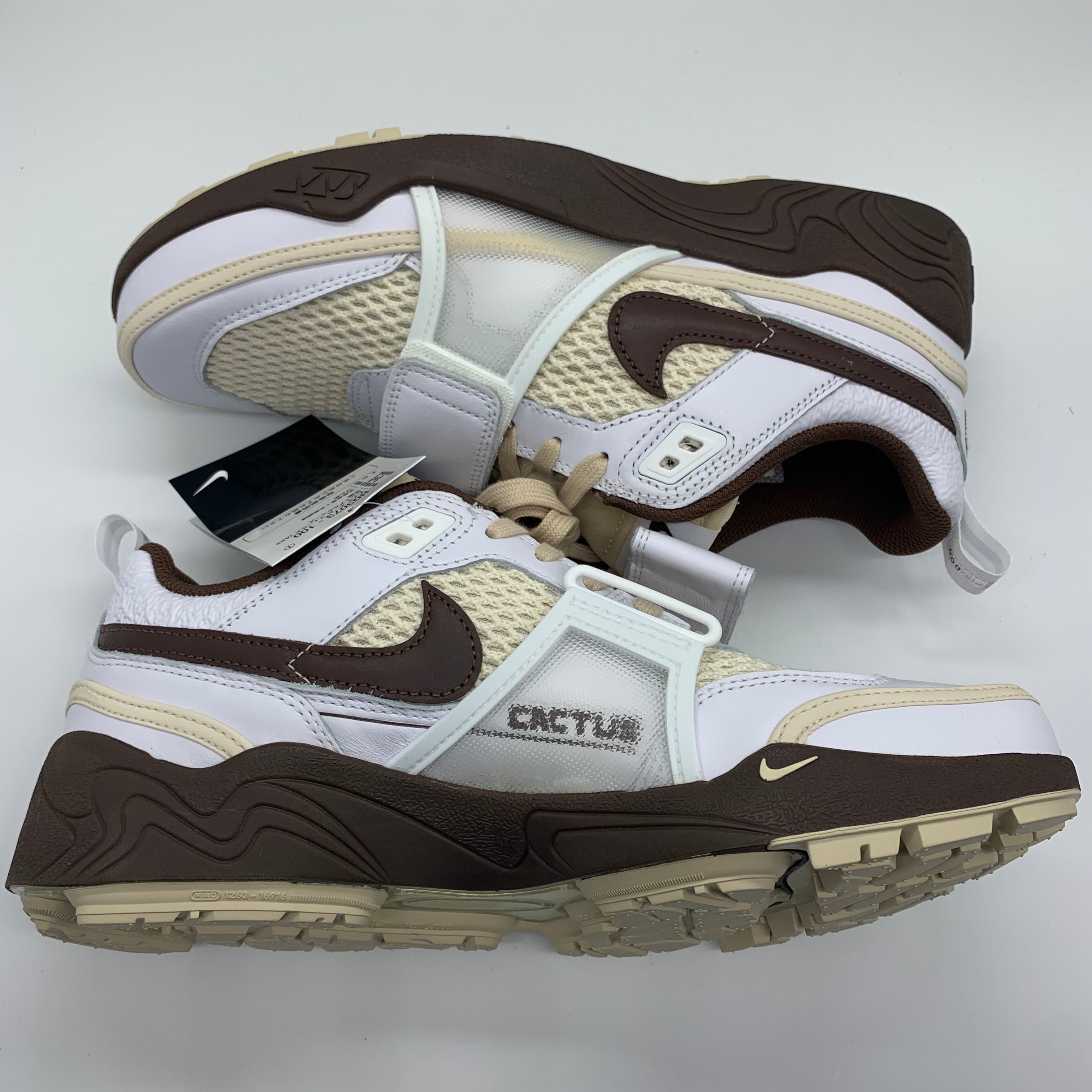 Travis Scott × Nike Zoom Field Jaxx "White and Light Chocolate"