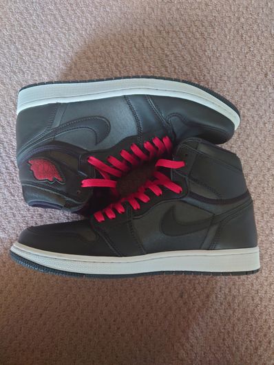 Nike Air Jordan 1 Retro High OG "Black/Metallic Silver/Gym Red"