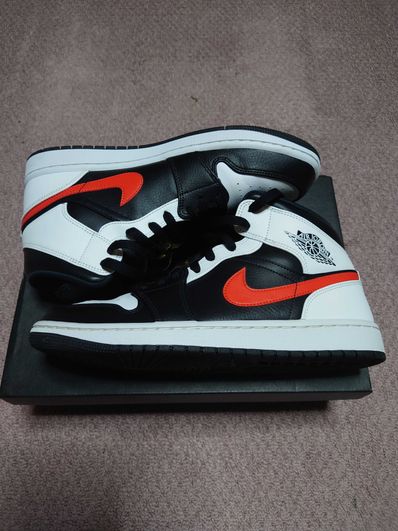NIKE AIR JORDAN 1 MID "BLACK/CHILE RED/WHITE"