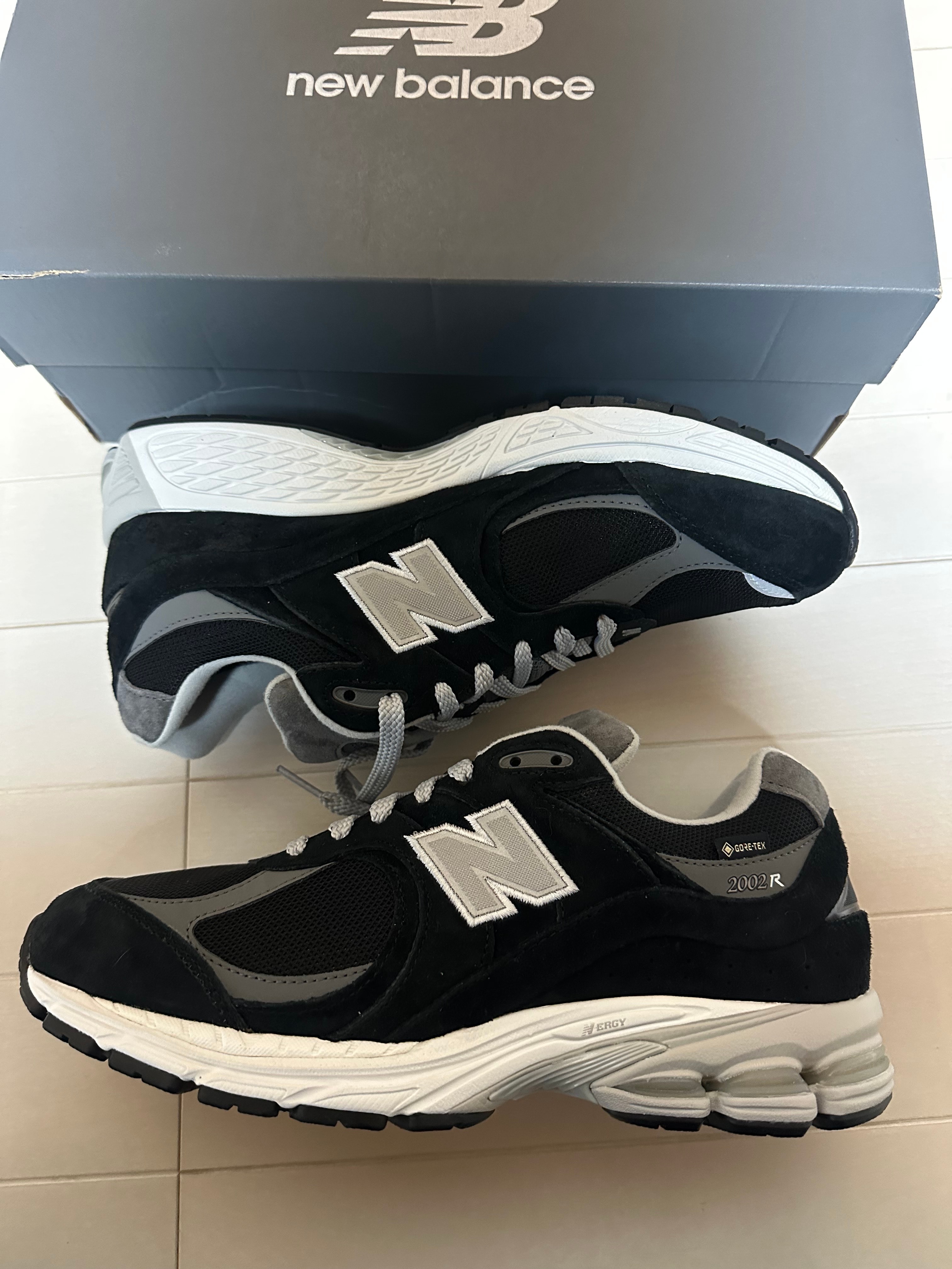 ニューバランス 2002R ゴアテックス "ブラック/グレー"