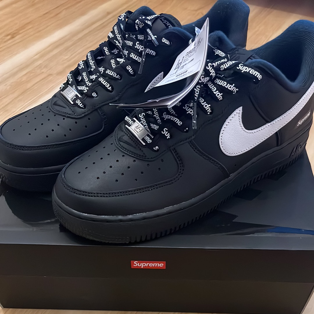 Supreme × Nike Air Force 1 Low "Black/White"