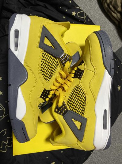 Nike Air Jordan 4 "Tour Yellow"