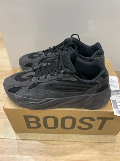 adidas YEEZY BOOST 700 V2 "Vanta"