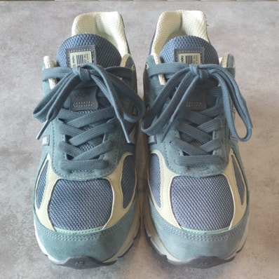 AURALEE × New Balance 990V4 "Dusty Blue"