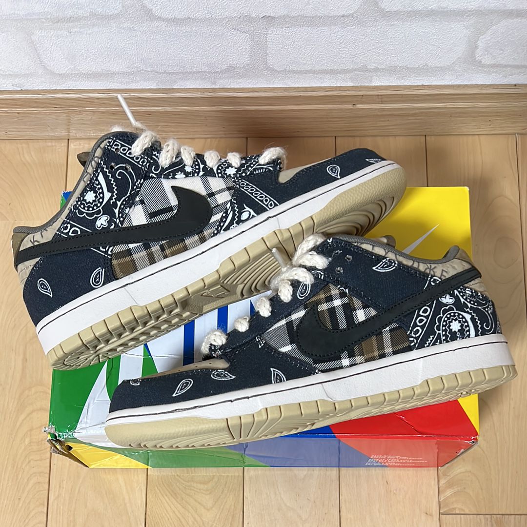 Travis Scott × Nike SB Dunk Low "Black/Parachute Beige"