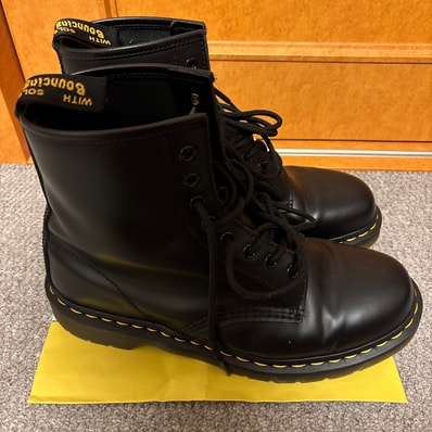 Dr.Martens Women's Jadon 8-Eye Boots "Black"