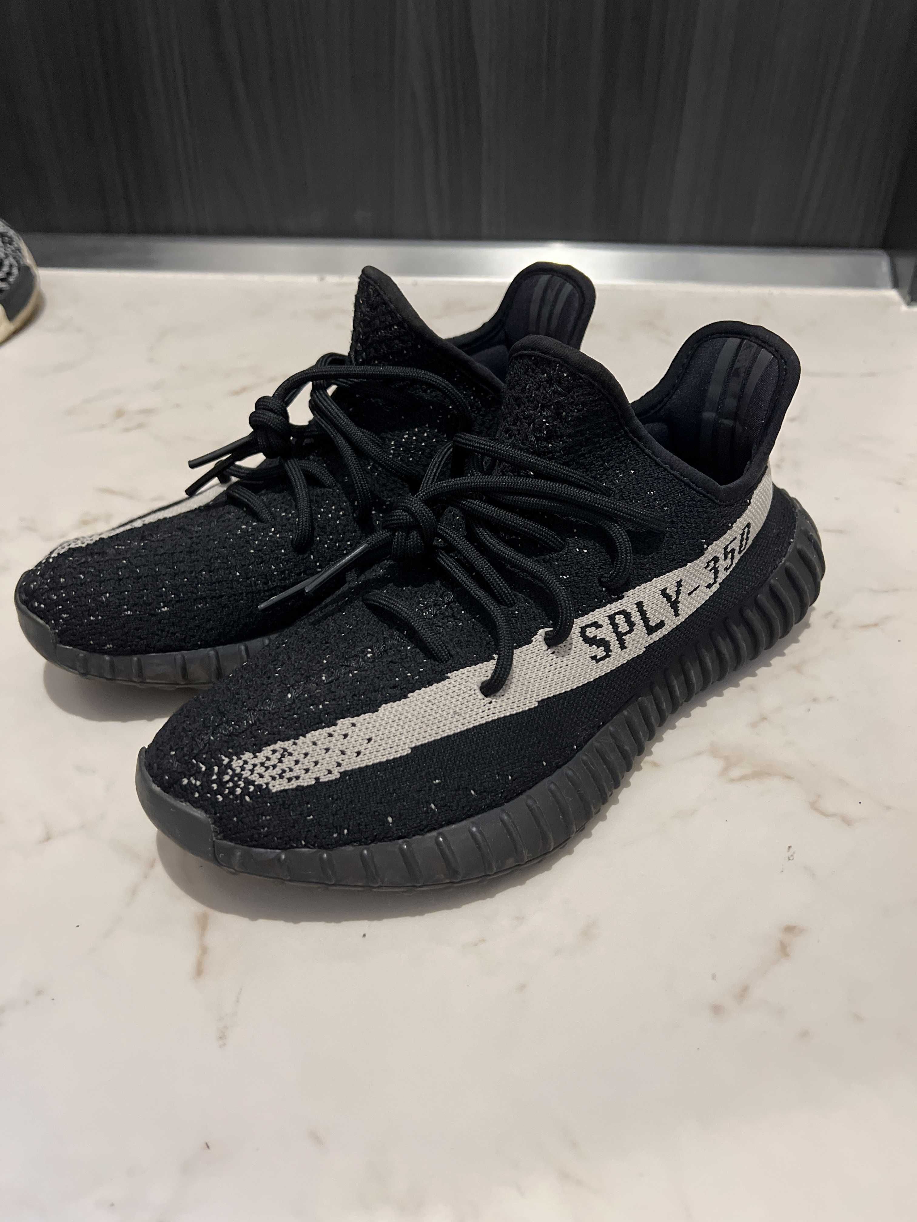 adidas YEEZY Boost 350 V2 "Oreo"