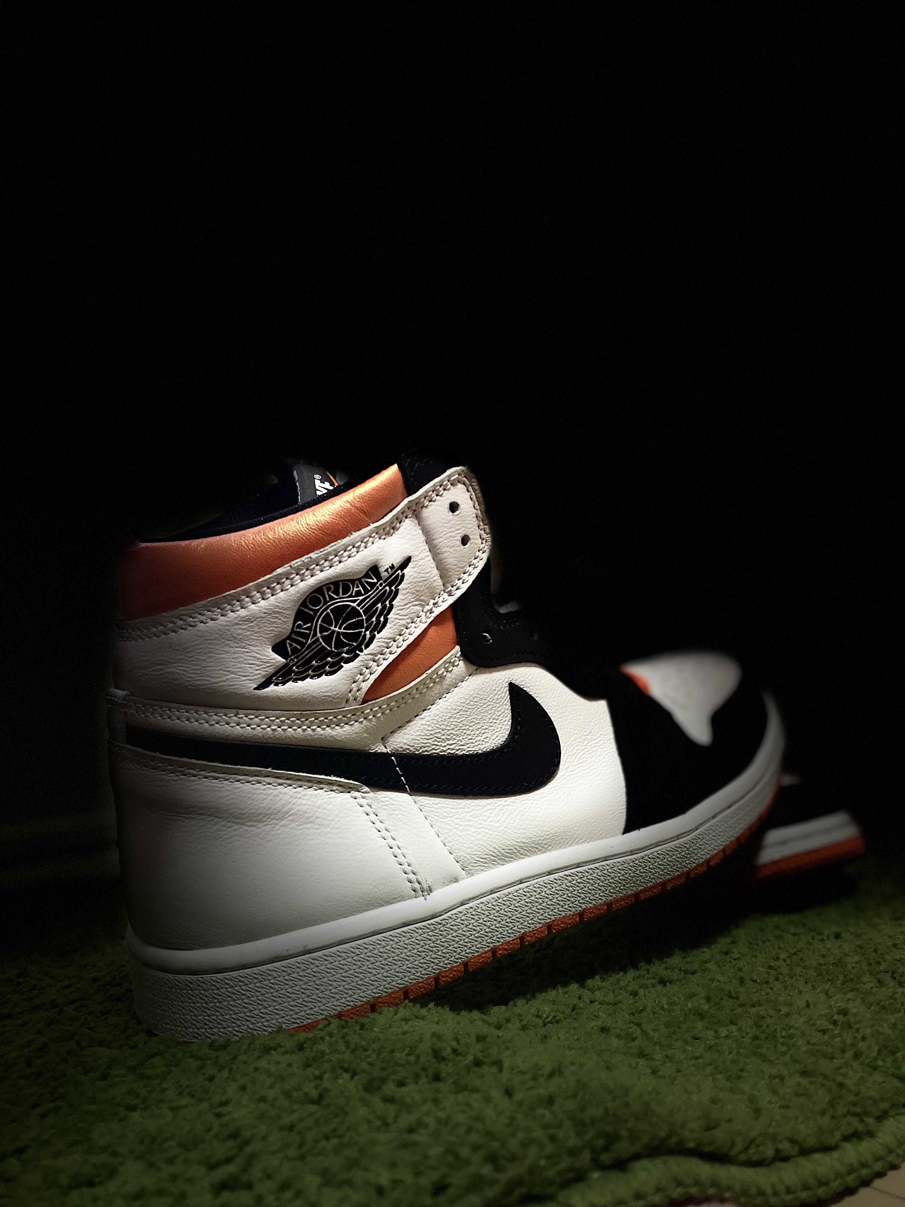 Nike Air Jordan 1 Retro High OG "Electro Orange"