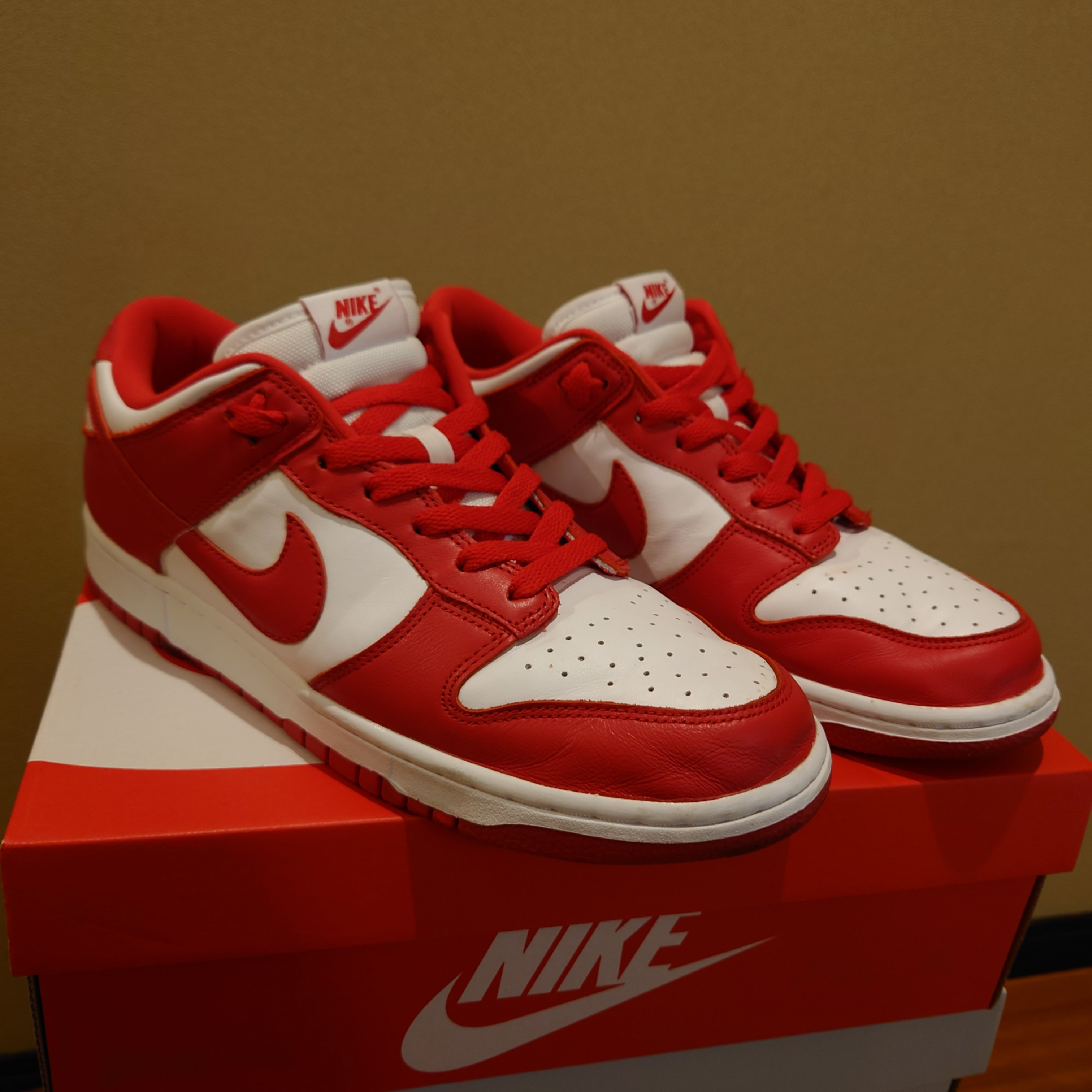 Nike Dunk Low SP "White and University Red"