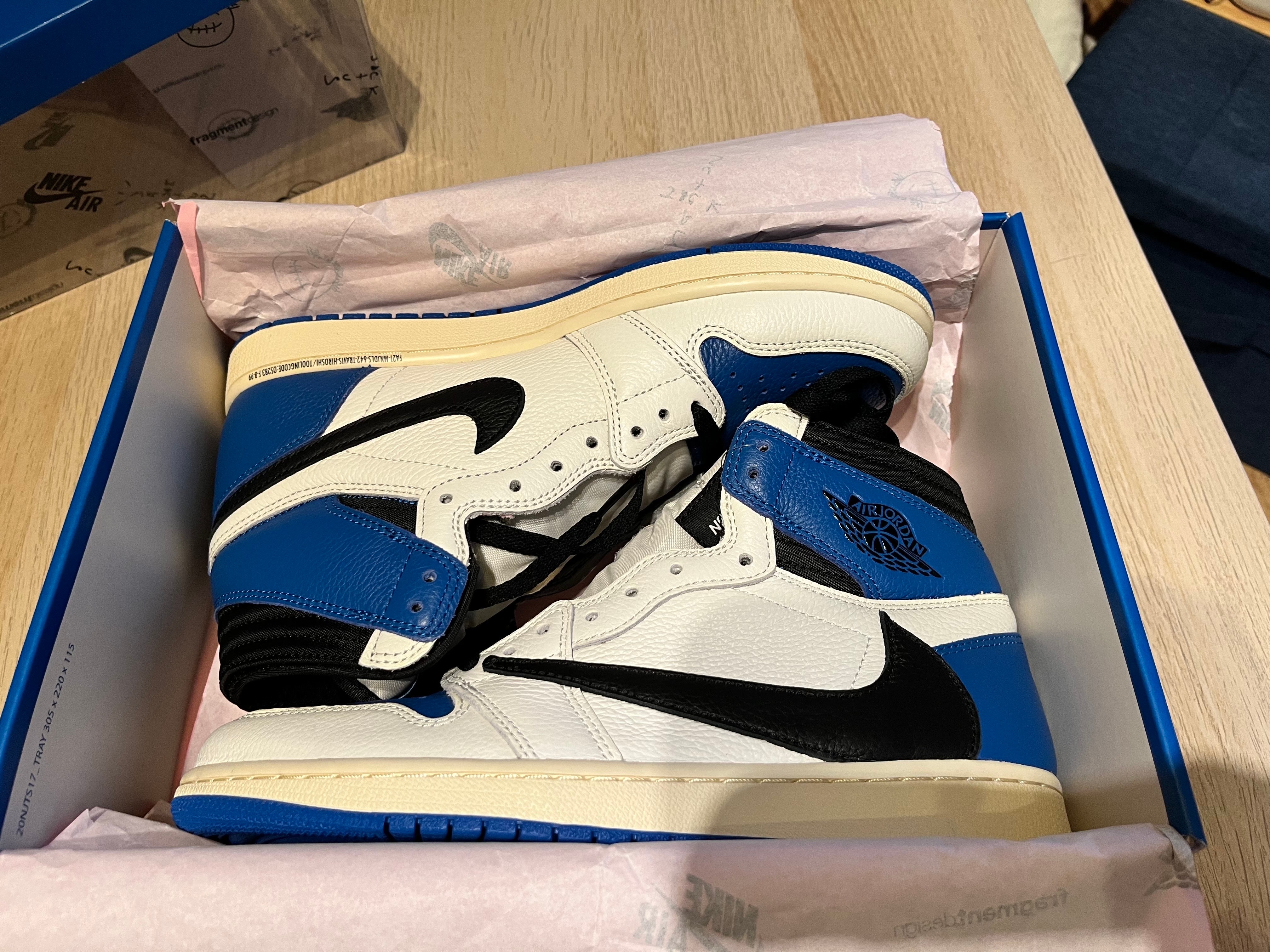 トラヴィススコット × フラグメント × ナイキ エアジョーダン1 レトロ ハイ OG SP "ミリタリー ブルー"