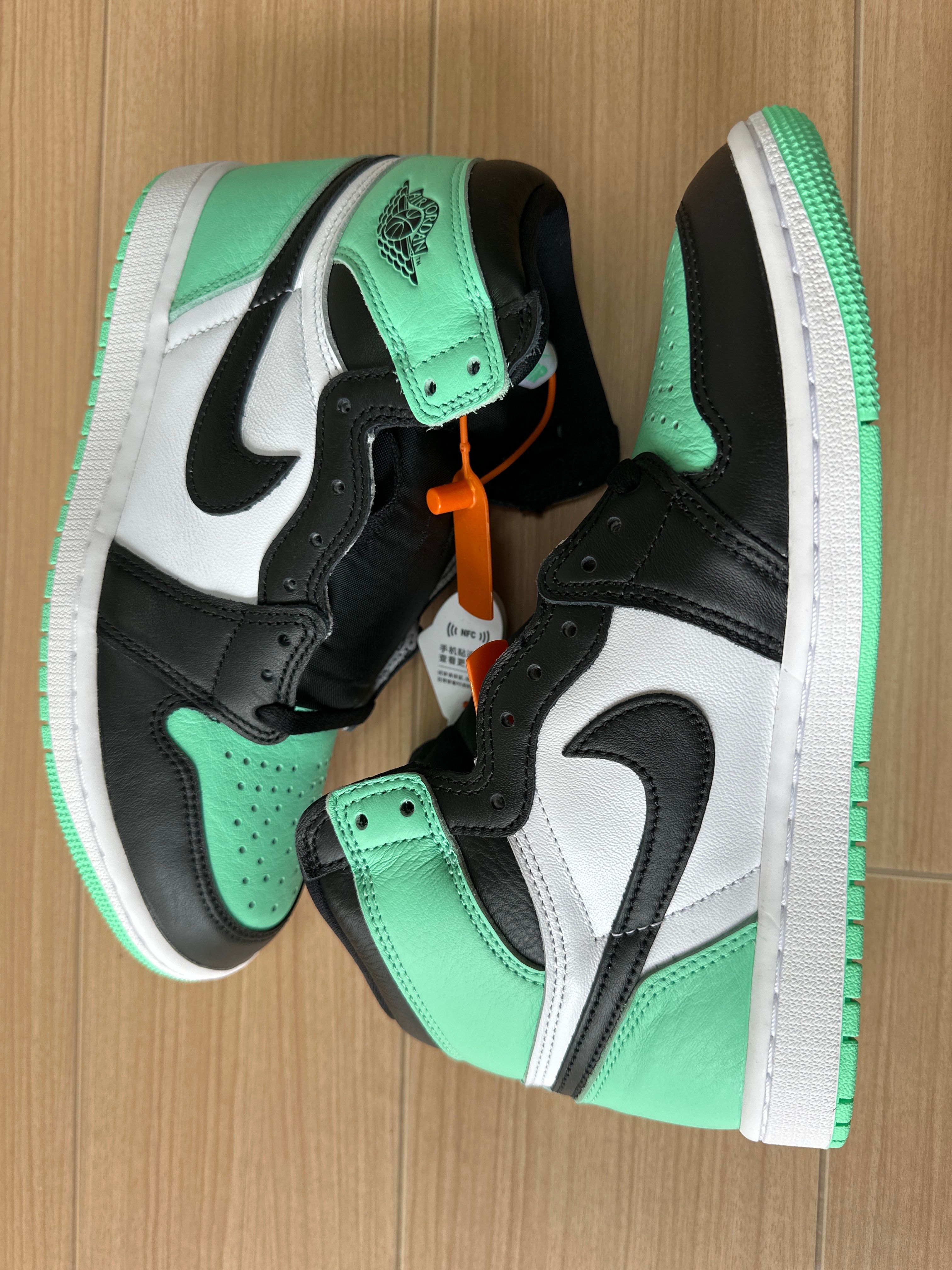 Nike Air Jordan 1 High OG "Green Glow"