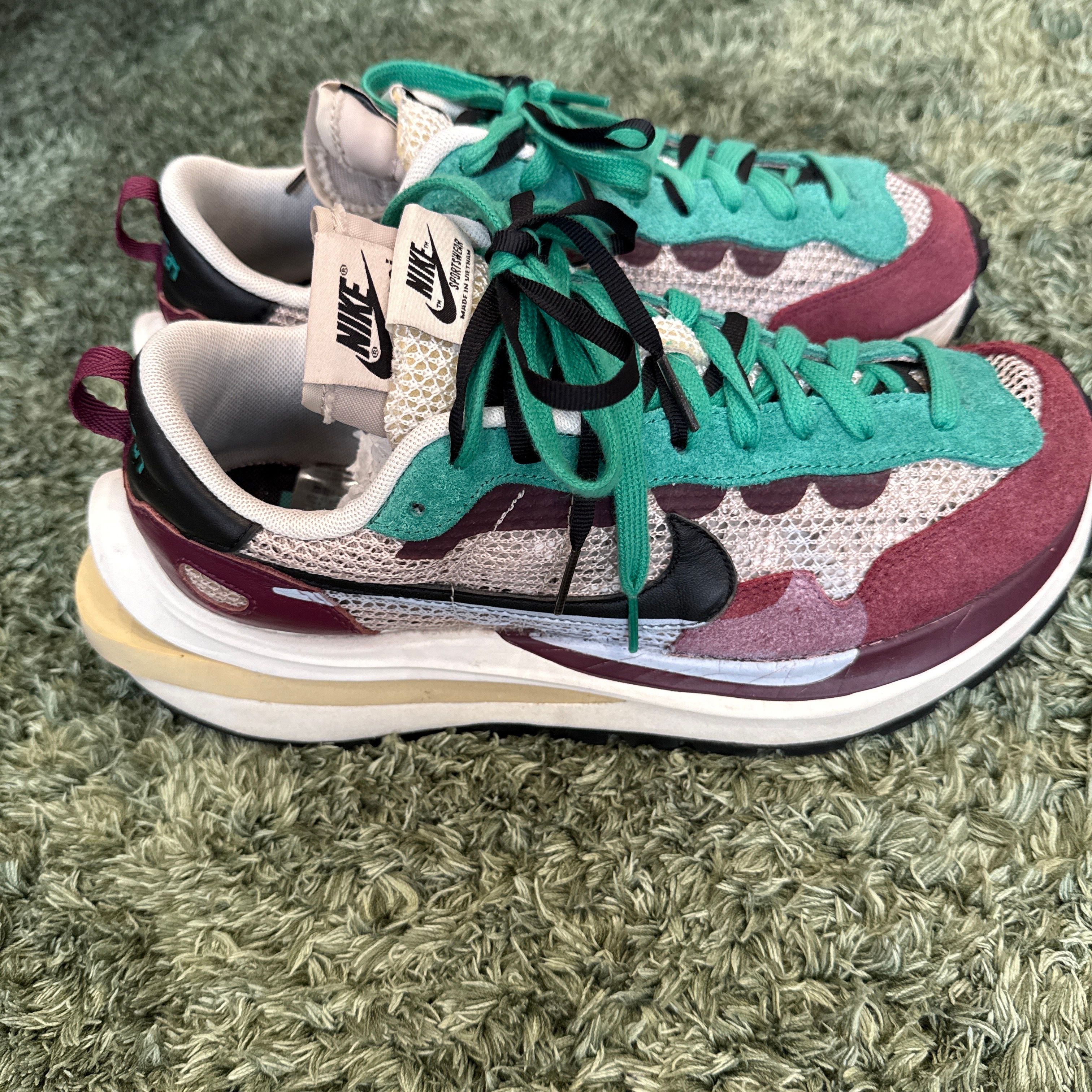 sacai × Nike Vapor Waffle "String/Red/Green"