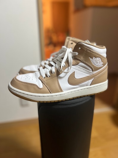 NIKE AIR JORDAN 1 MID "TAN GUM"