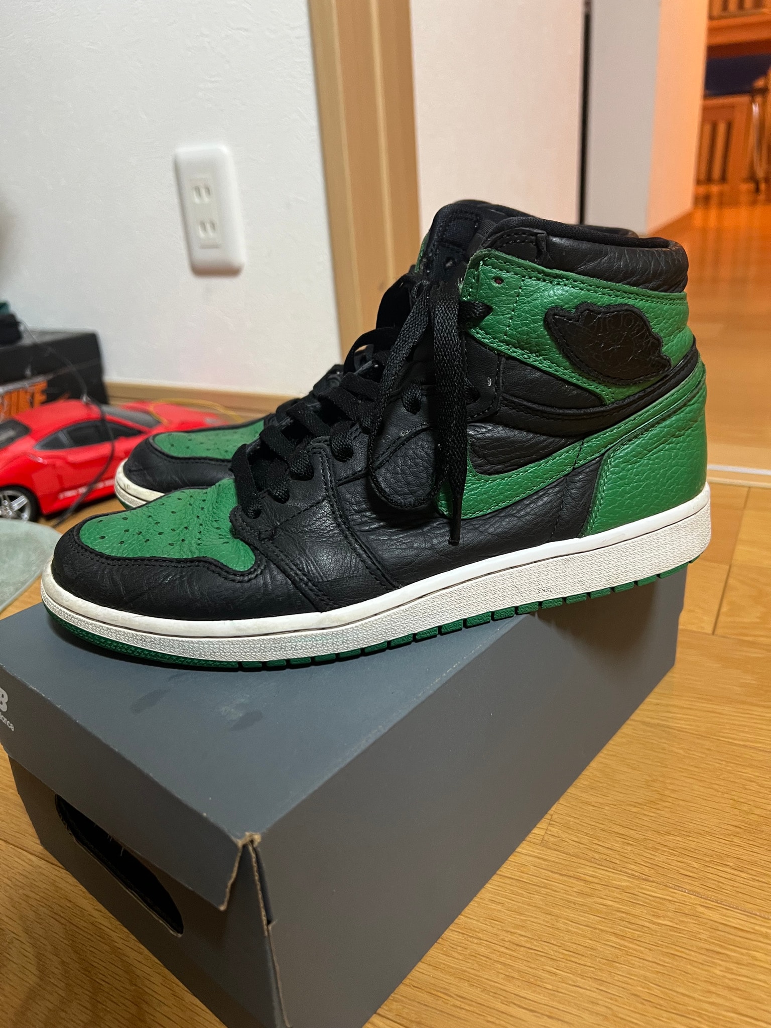 Nike Air Jordan 1 Retro High OG "Black/Pine Green" (2020)