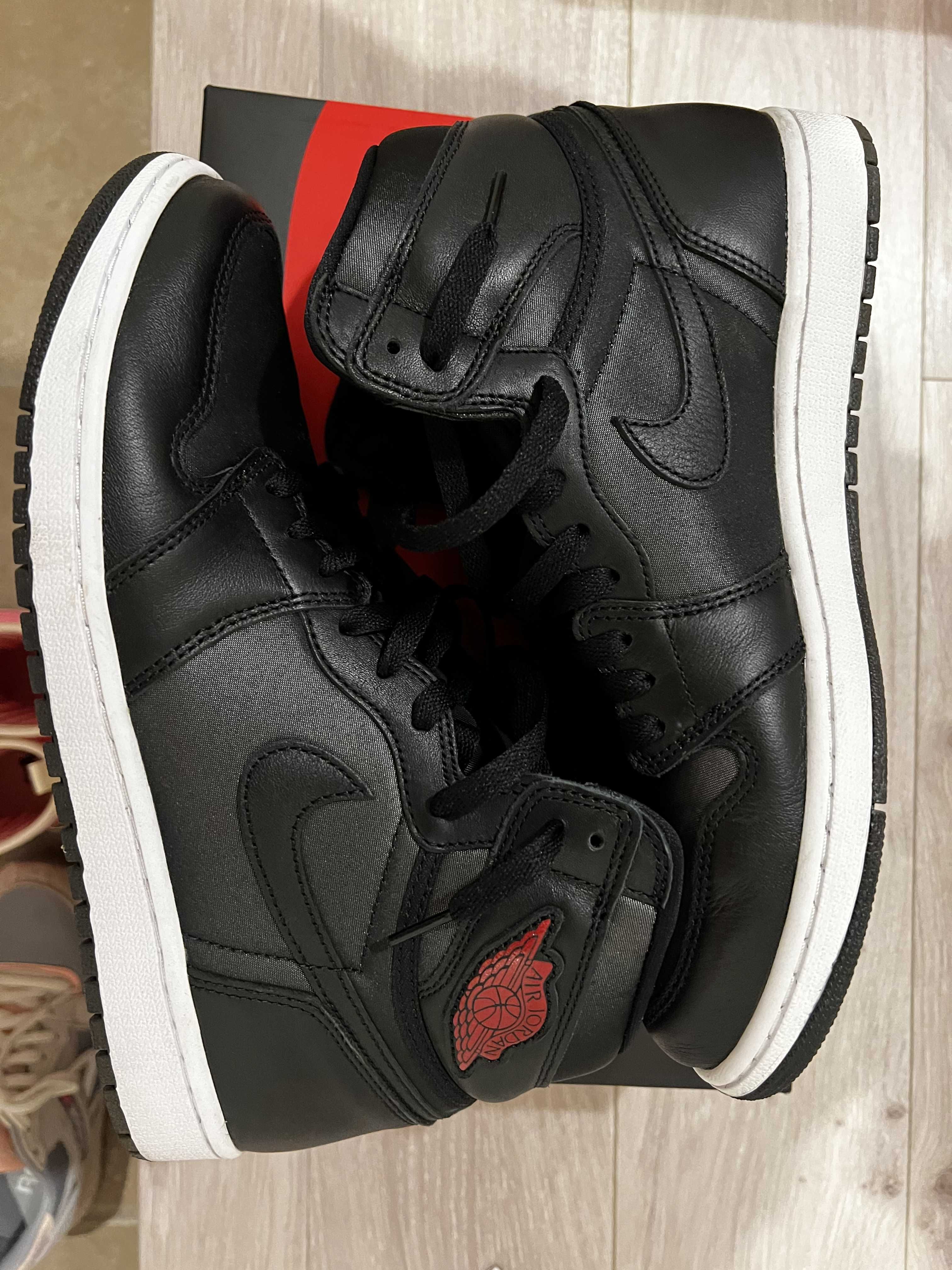 Nike Air Jordan 1 Retro High OG "Black/Metallic Silver/Gym Red"