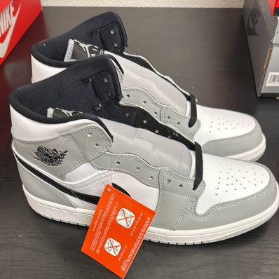 Nike Air Jordan 1 Mid "Light Smoke Grey/White/Black"