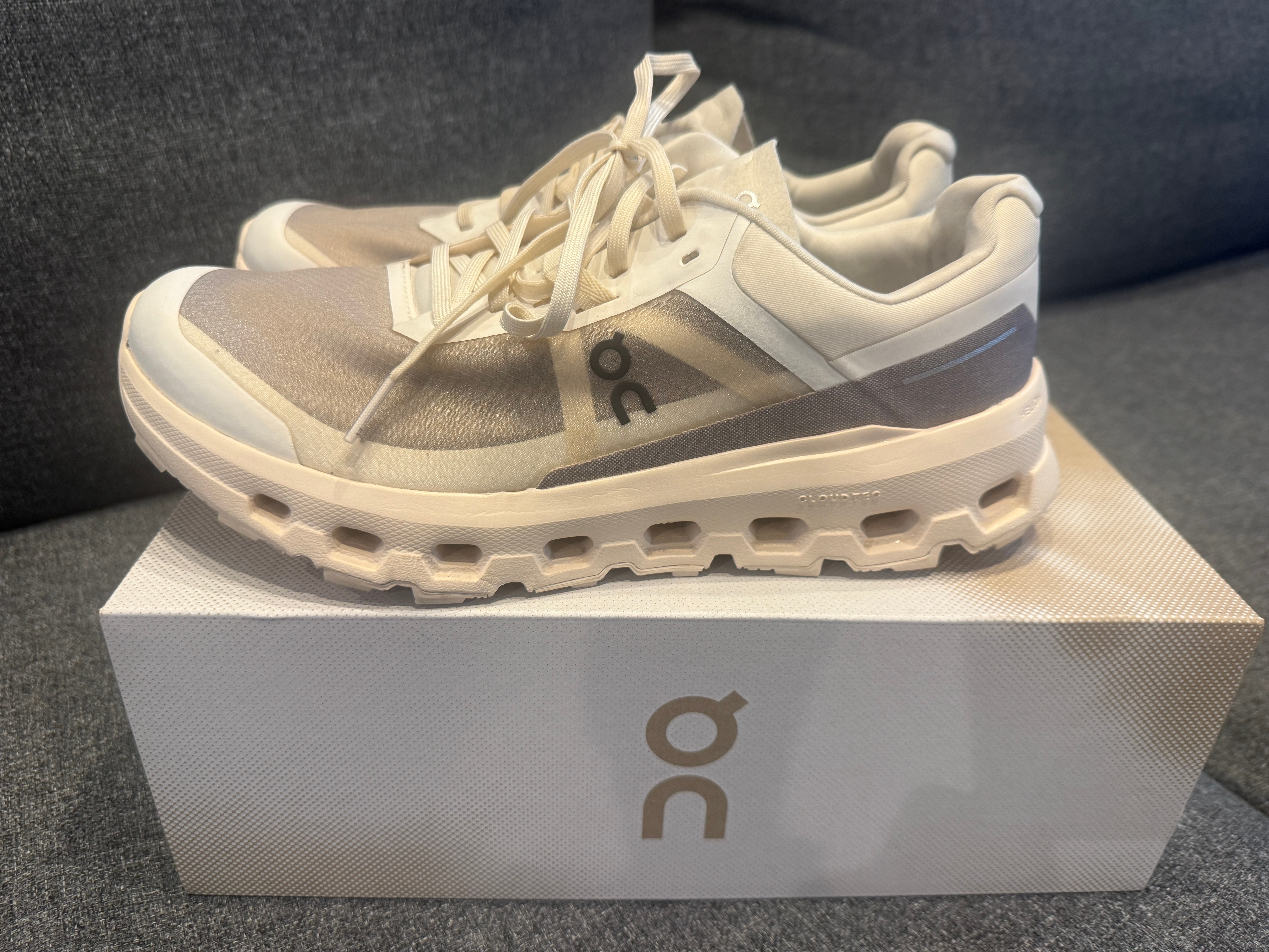 On Cloudvista 2 "Cream/Desert"