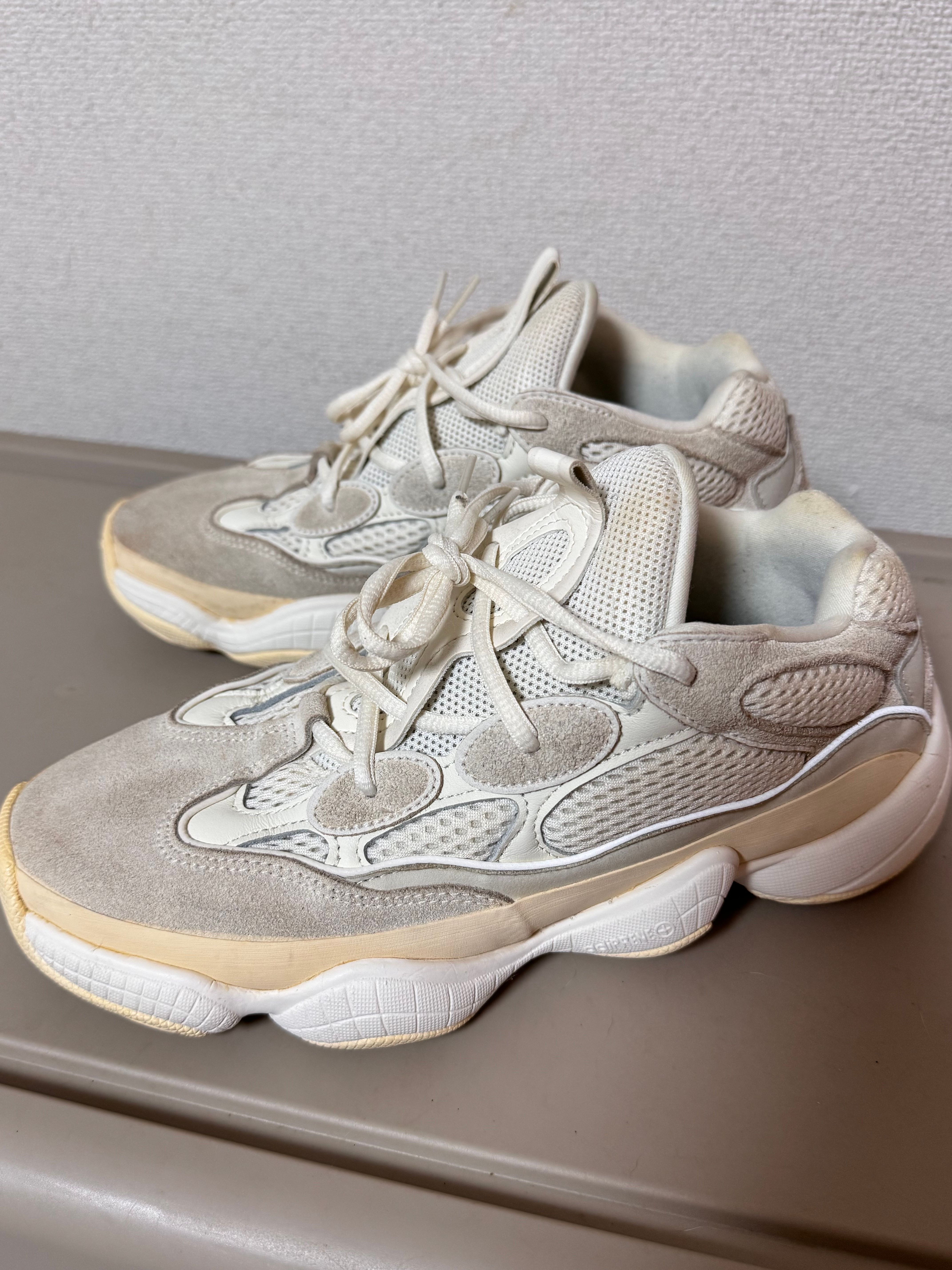 Yeezy 500 クリーム色 スニーカー adidas】YEEZY 500 新色 “BONE WHITE”が2019年8月24日に発売予定