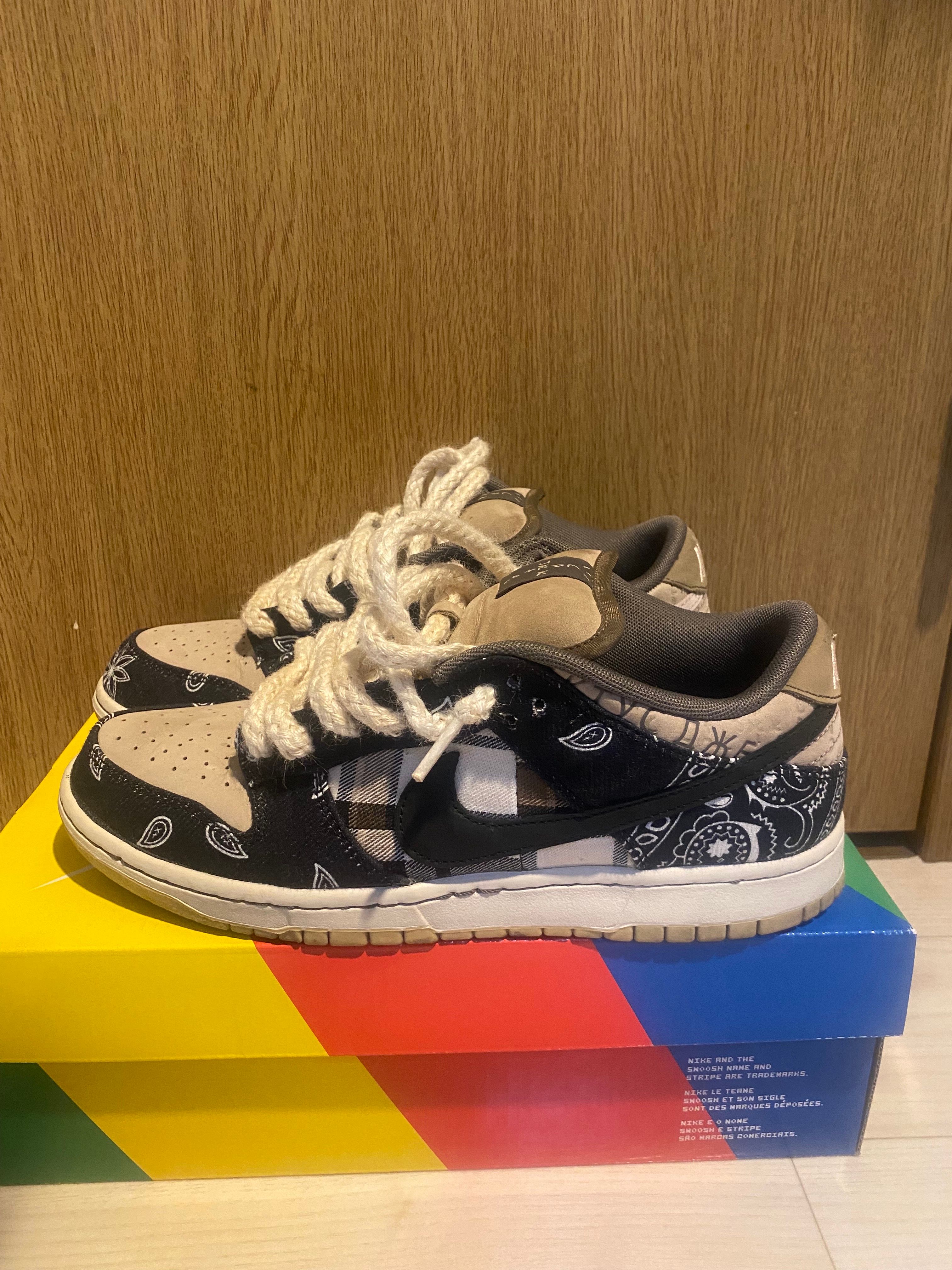 Travis Scott × Nike SB Dunk Low "Black/Parachute Beige"