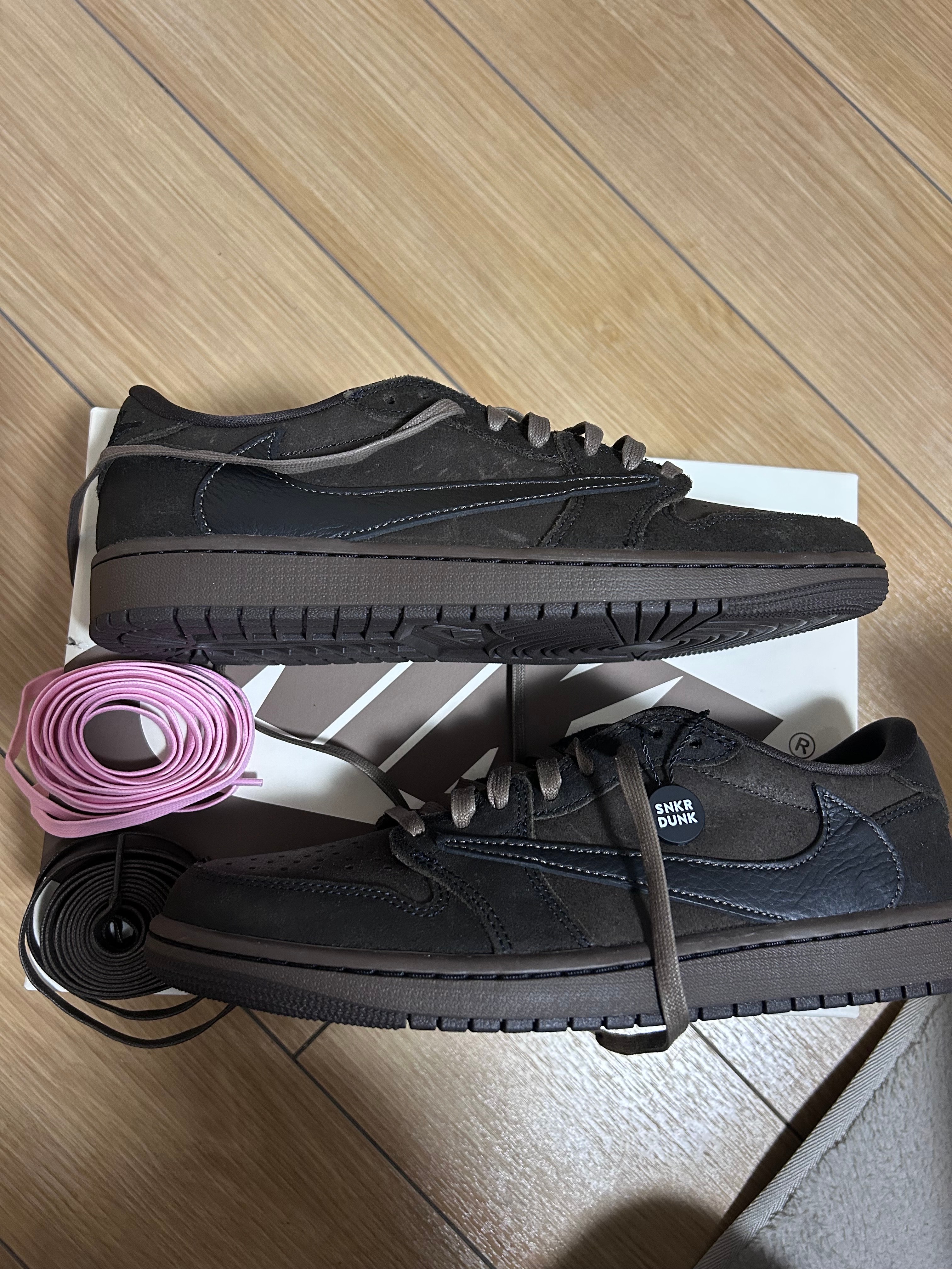 Travis Scott × Nike Air Jordan 1 Low OG SP "Velvet Brown and Dark Mocha"