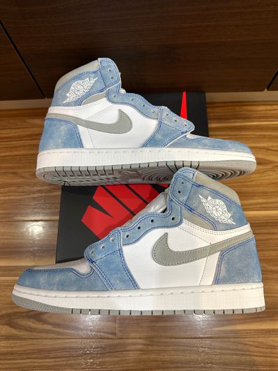Nike Air Jordan 1 High OG "Hyper Royal"