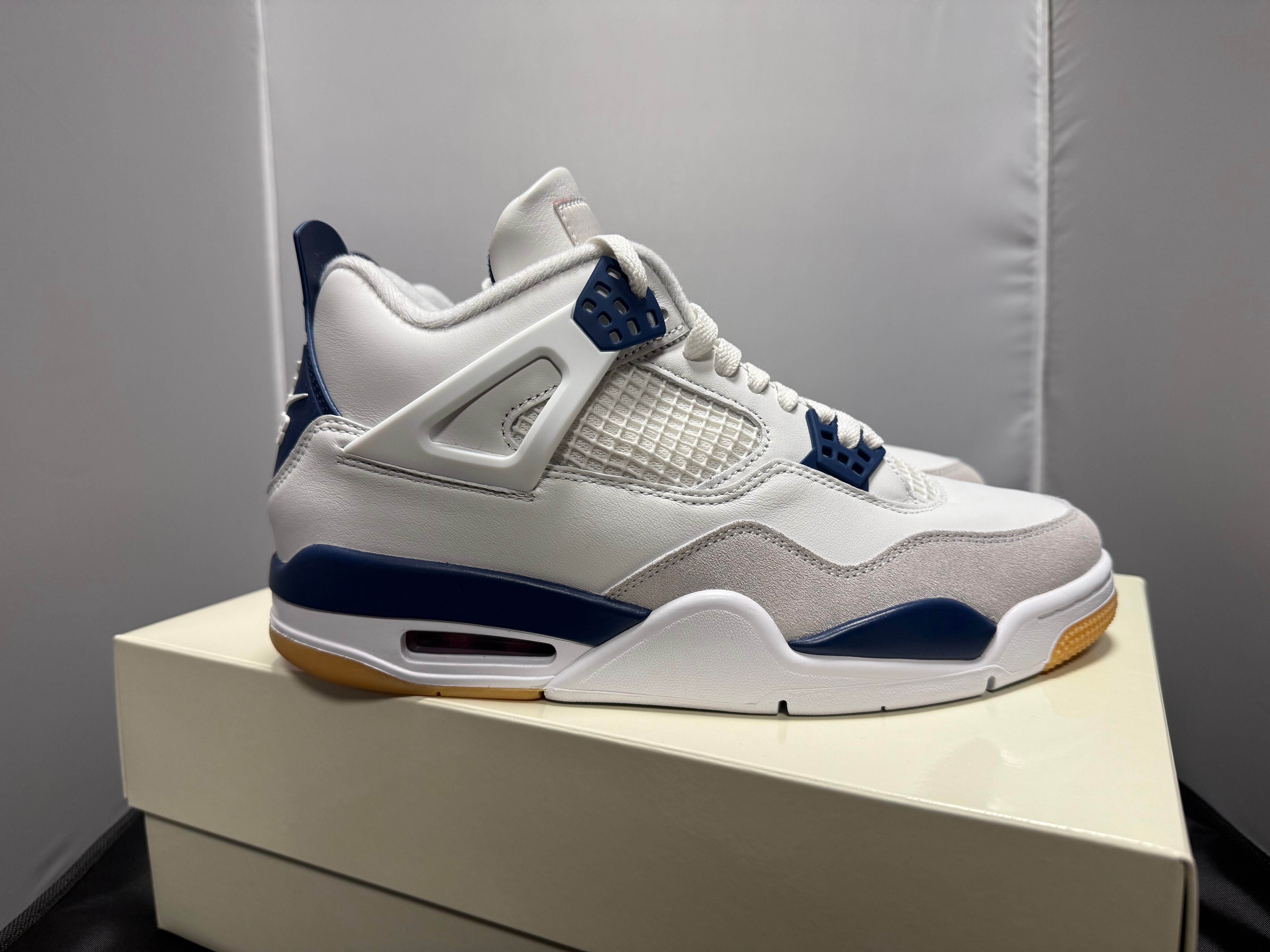 Nike SB Air Jordan 4 Retro SP "Summit White/Navy"