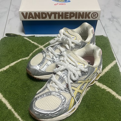 VANDY THE PINK × atmos × Asics Gel-Nimbus 10.1 "Ivory/Pineapple Slice"