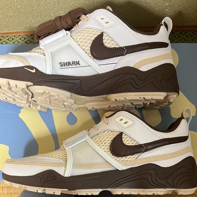 Travis Scott × Nike Zoom Field Jaxx "White and Light Chocolate"