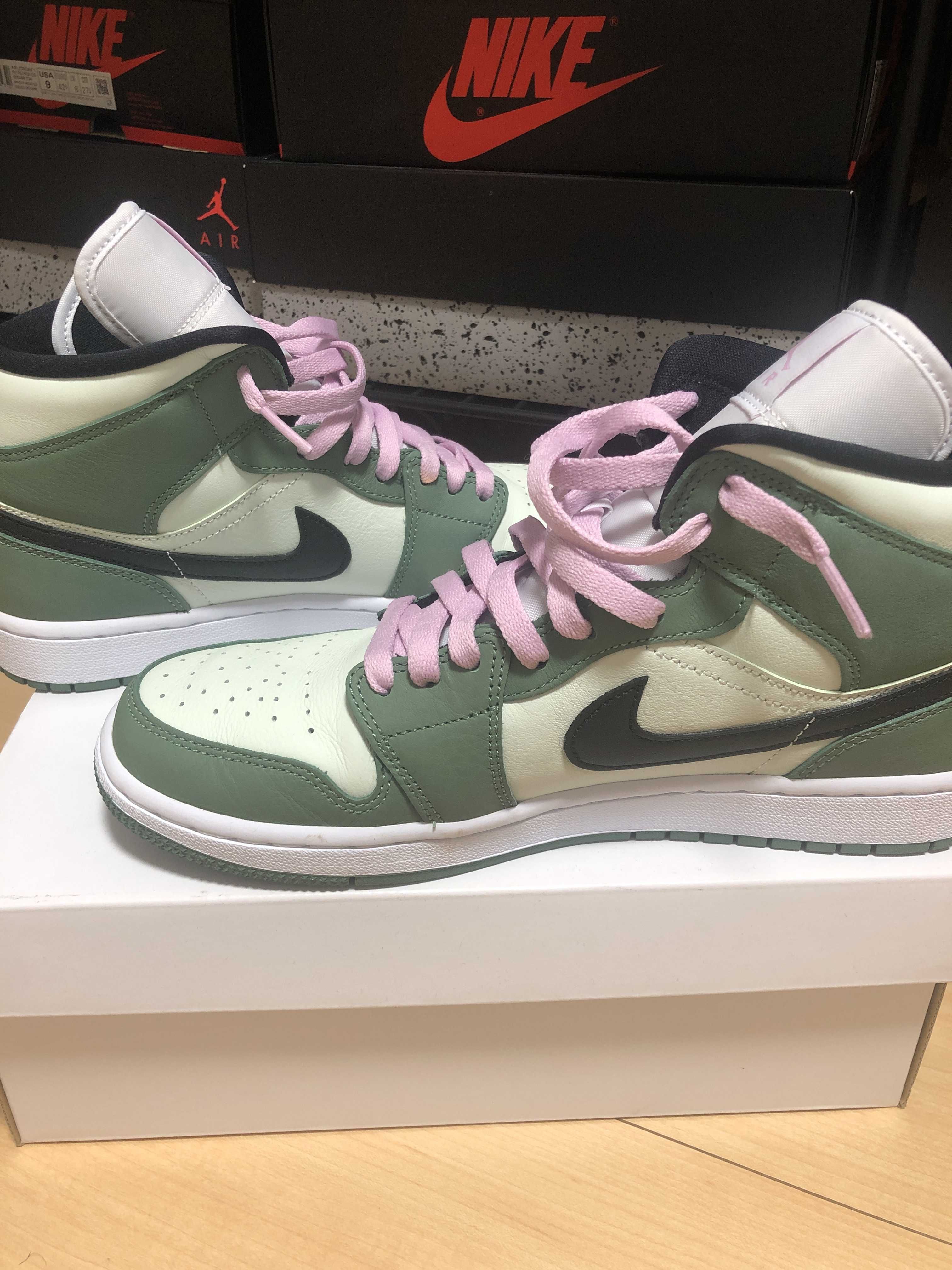NIKE Women's AIR JORDAN 1 MID SE "DUTCH GREEN"