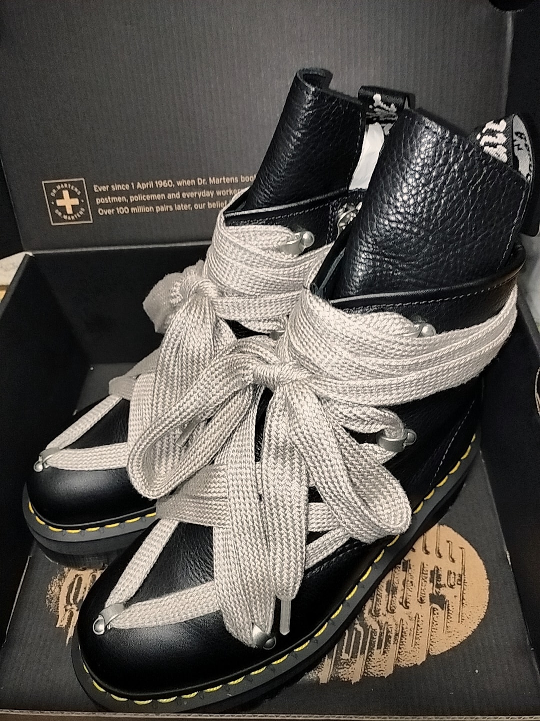 リックオウエンス × ドクターマーチン 1460 クワッド ペント 8ホール ブーツ "ブラック"(厚底 ブーツ)