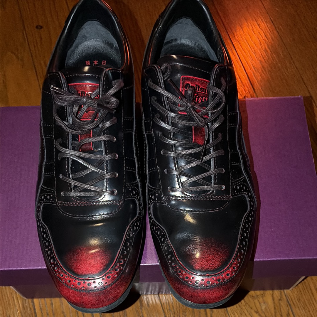 オニツカタイガー ニッポンメイド アルティメイト トレーナー "リコリスブラウン/クラシックレッド"