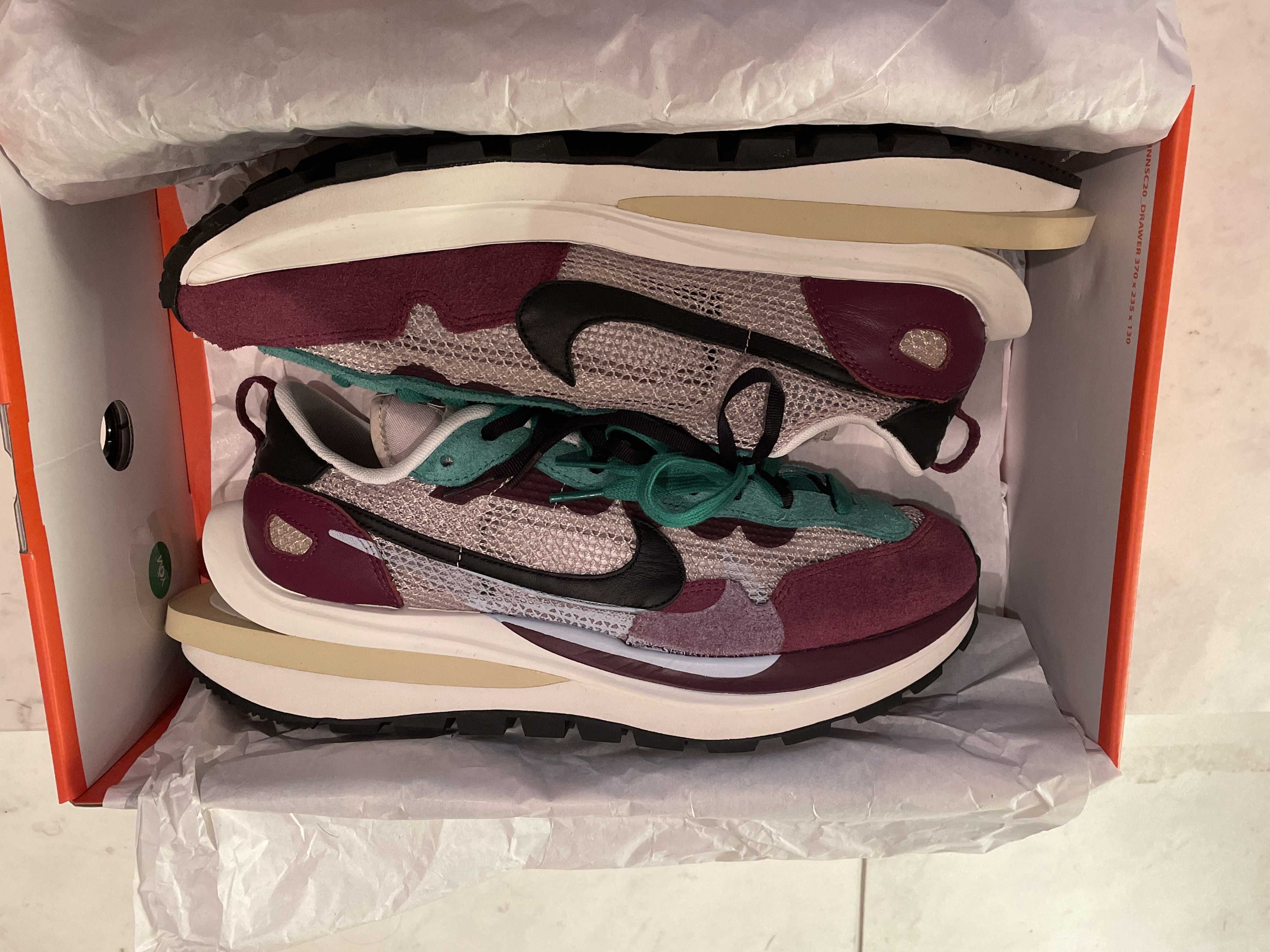 sacai × Nike Vapor Waffle "String/Red/Green"