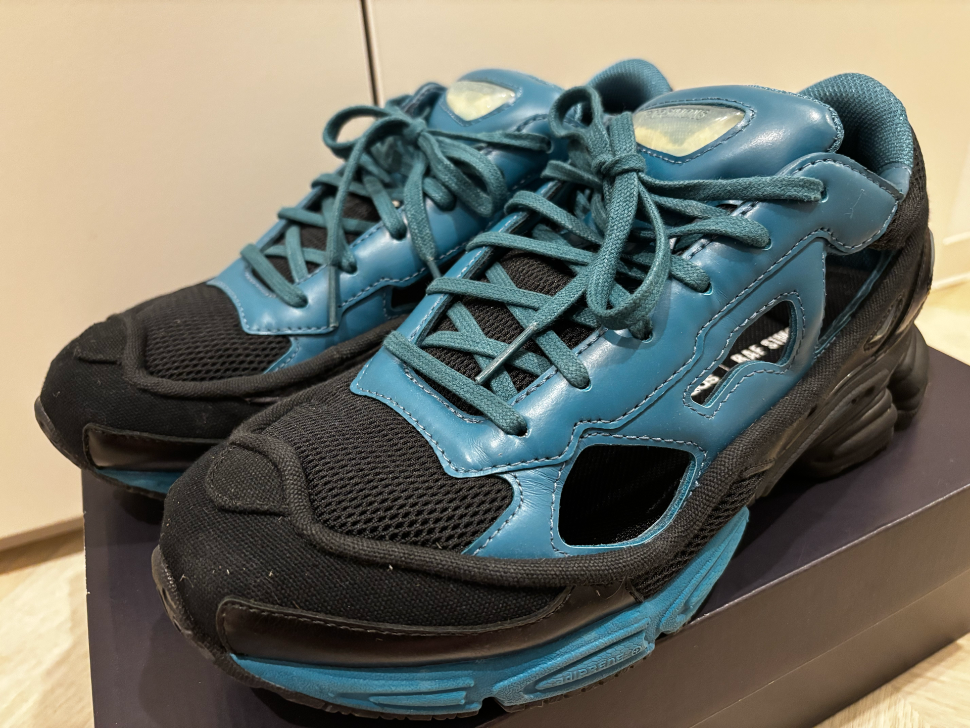 RAF SIMONS × adidas RS Replicant Ozweego "Colonial Blue"