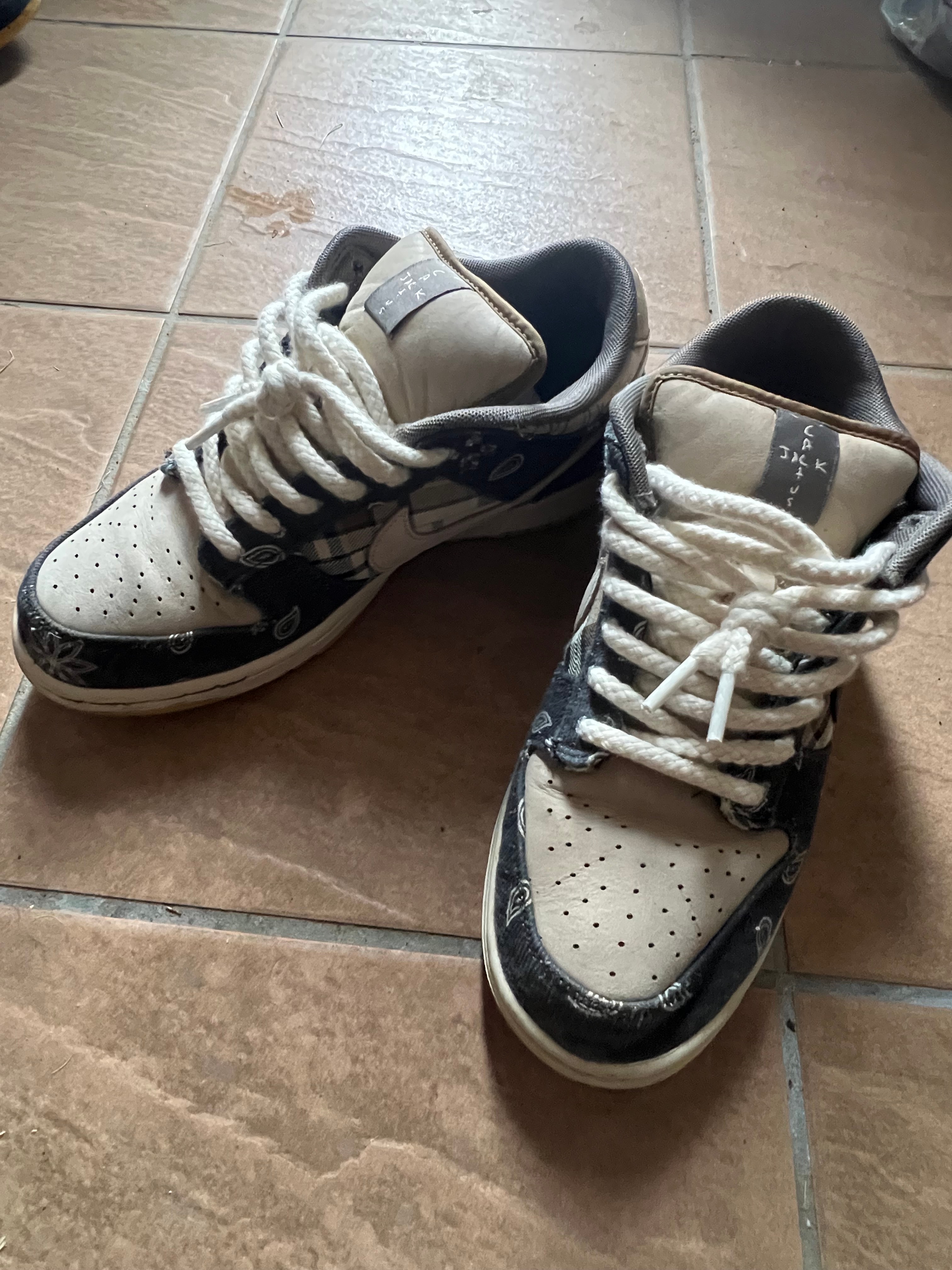 Travis Scott × Nike SB Dunk Low "Black/Parachute Beige"