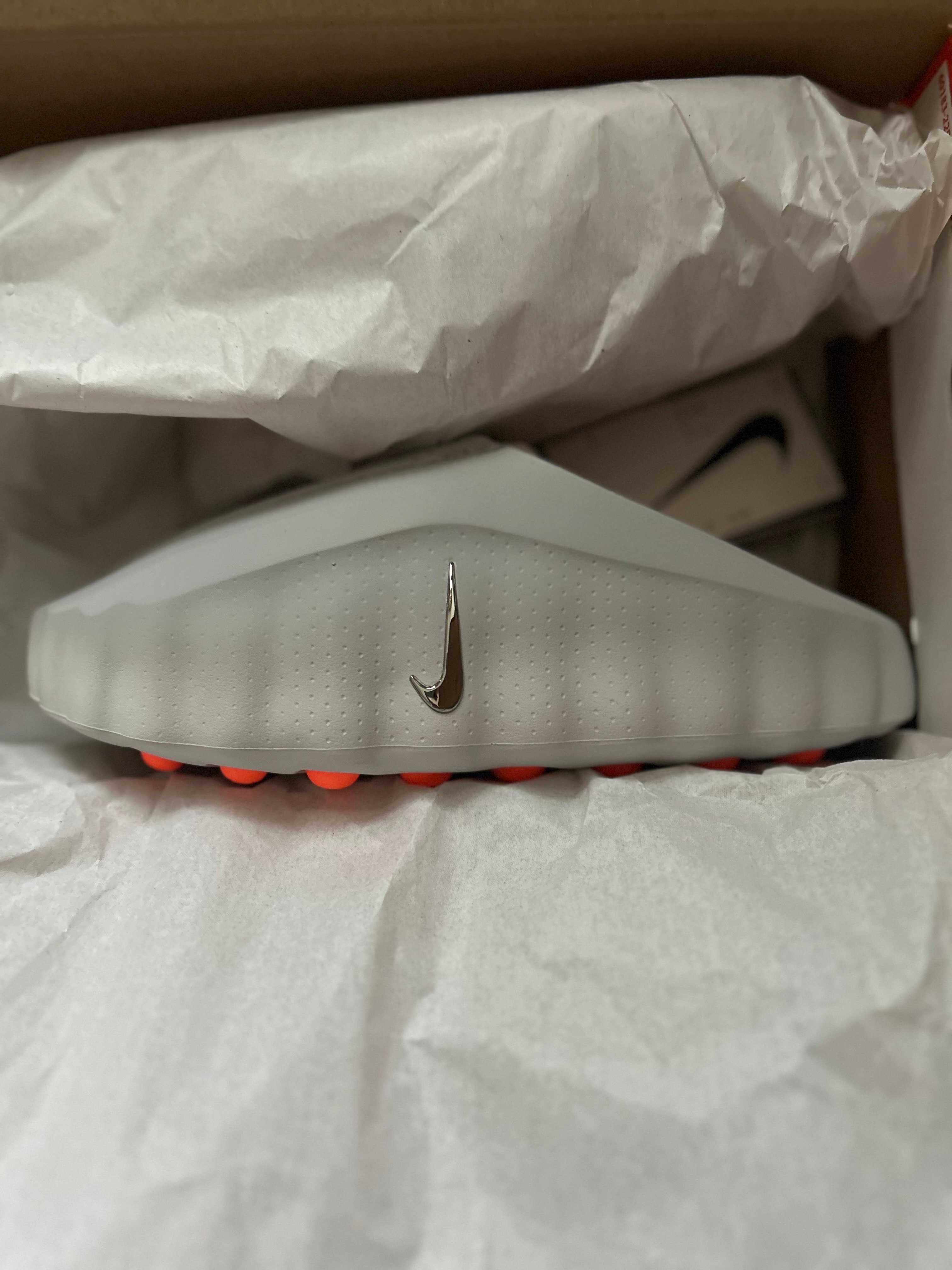 Nike Mind 001 Mules "Light Smoke Grey/Hyper Crimson"