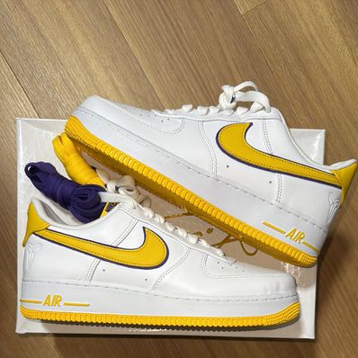 Kobe Bryant × Nike Air Force 1 Low Retro QS "Varsity Maize and Varsity Purple"