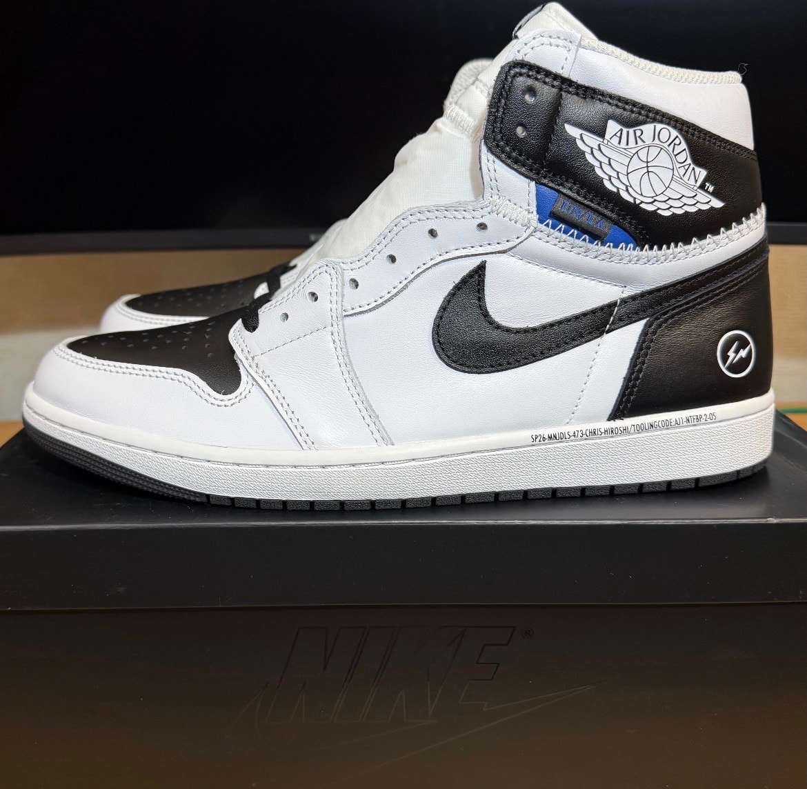 フラグメントデザイン × ユニオン × ナイキ エアジョーダン1 レトロ ハイ OG "ブラック/ホワイト"
