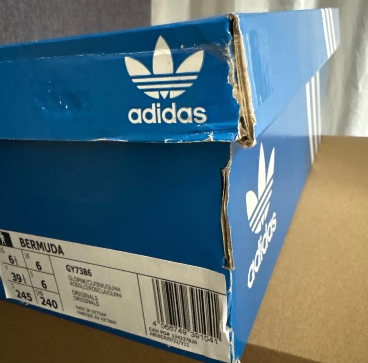 アディダス バミューダ トレーナー "ピンク ビーチ"