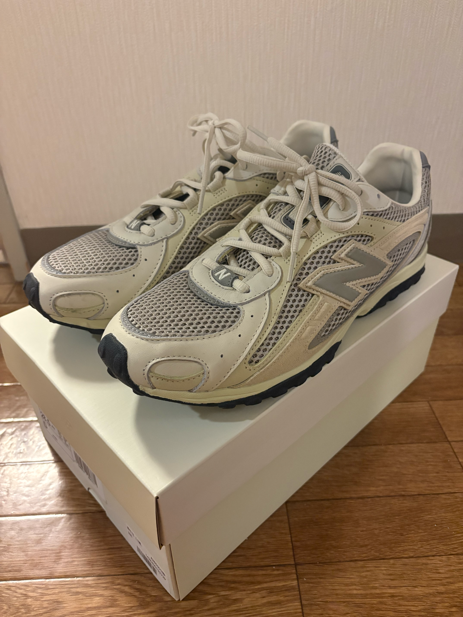AURALEE × New Balance 204L "Cream"