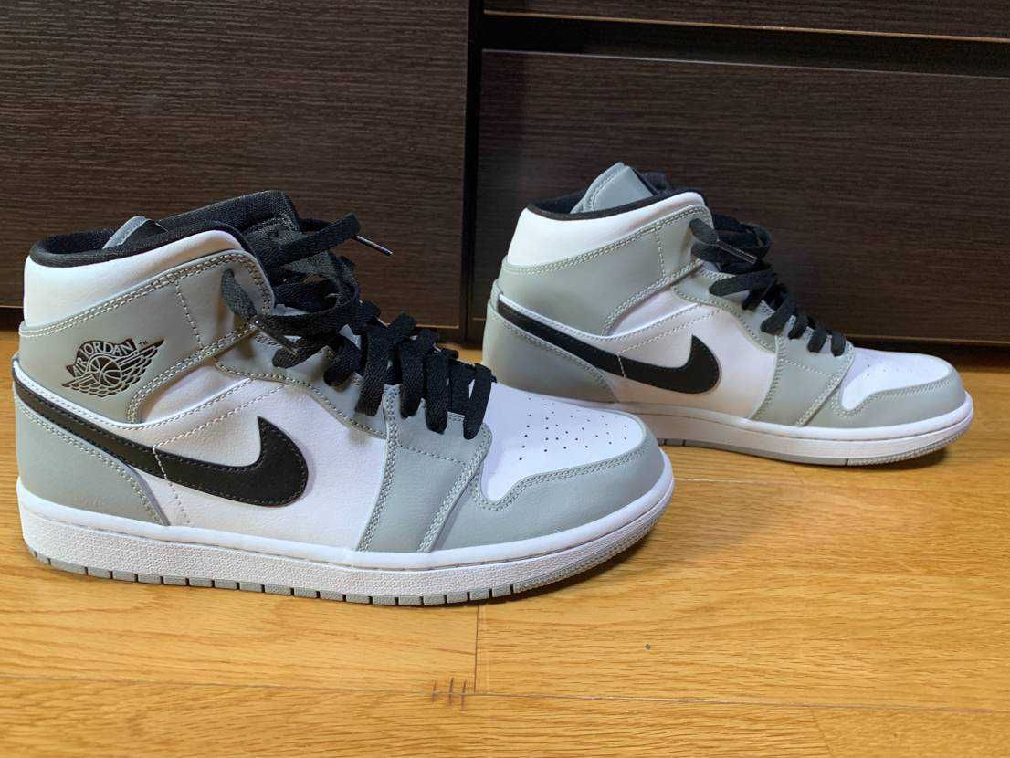 Nike Air Jordan 1 Mid "Light Smoke Grey/White/Black"