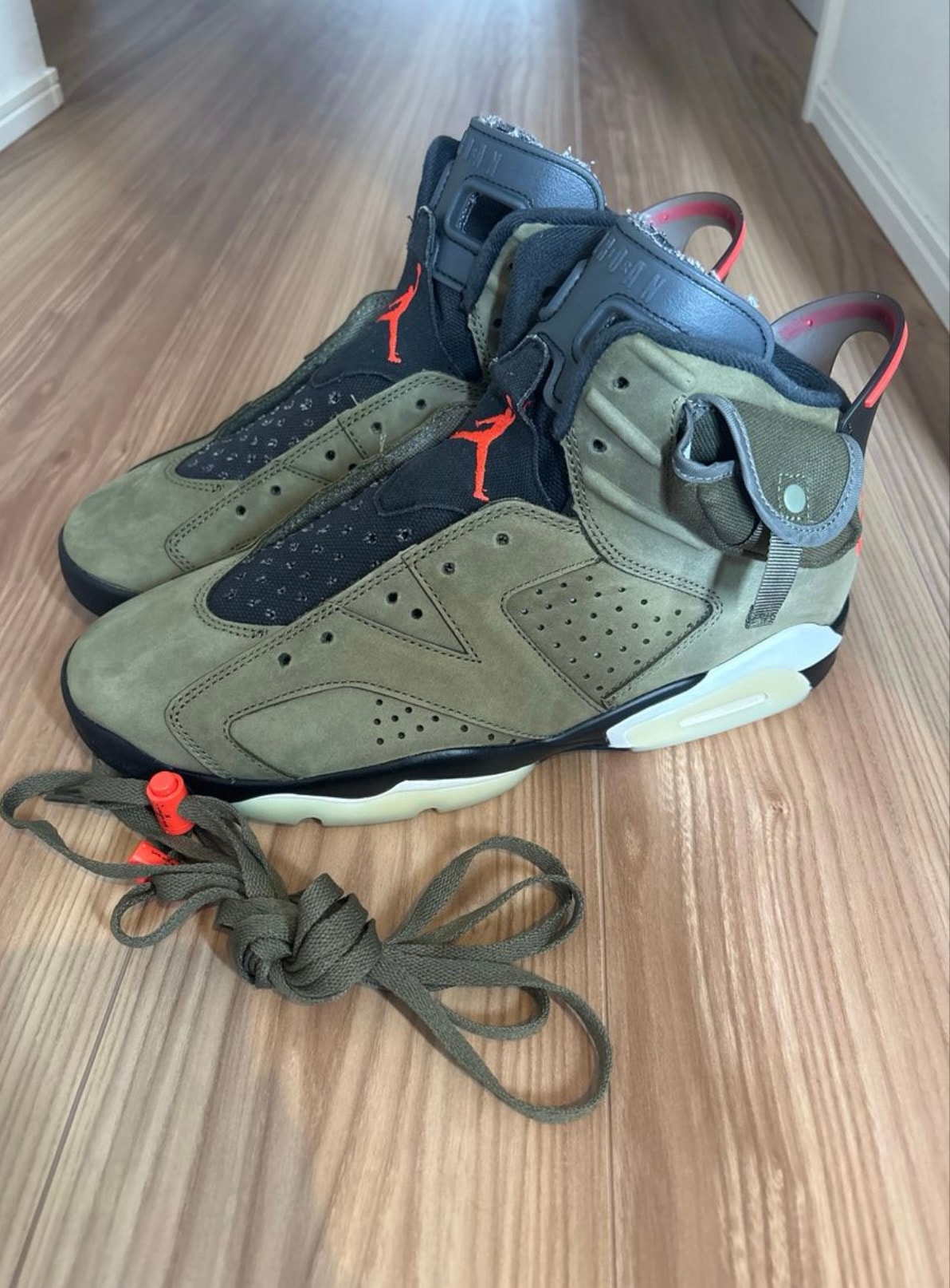 Travis Scott × Nike Air Jordan 6 Retro "Medium Olive"