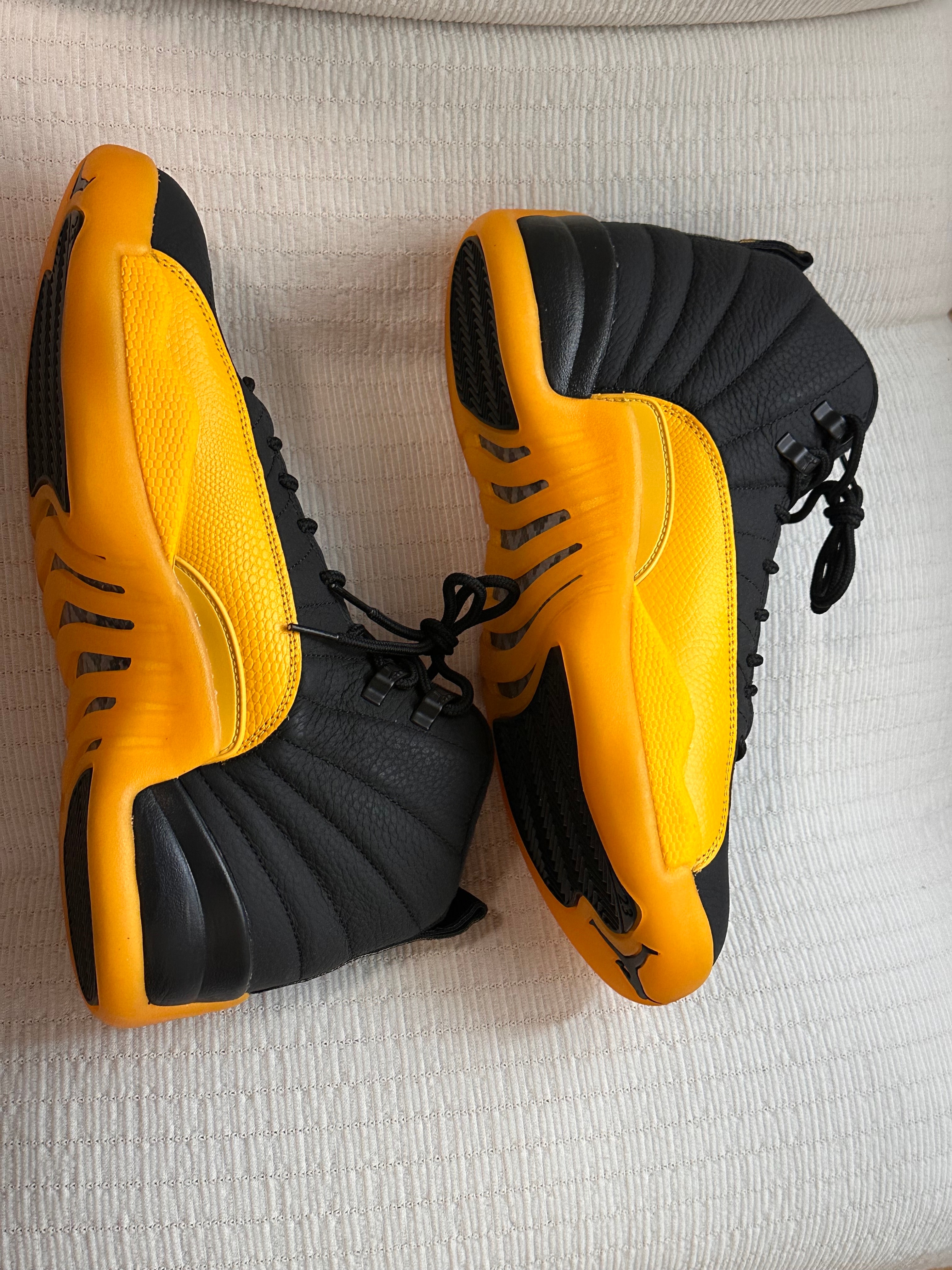 ナイキ エアジョーダン12 "ユニバーシティゴールド"