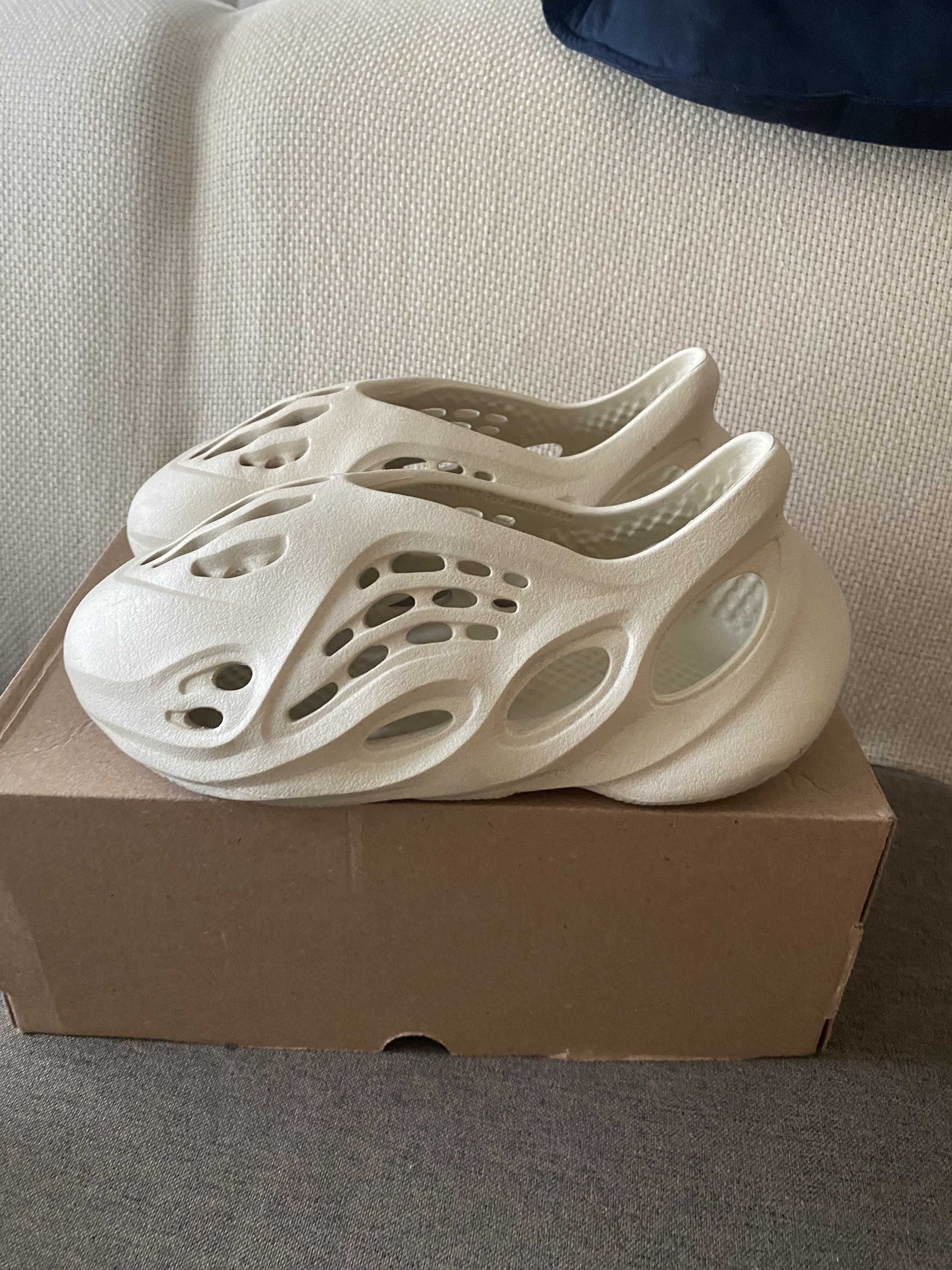adidas YEEZY Foam Runner "Sand"